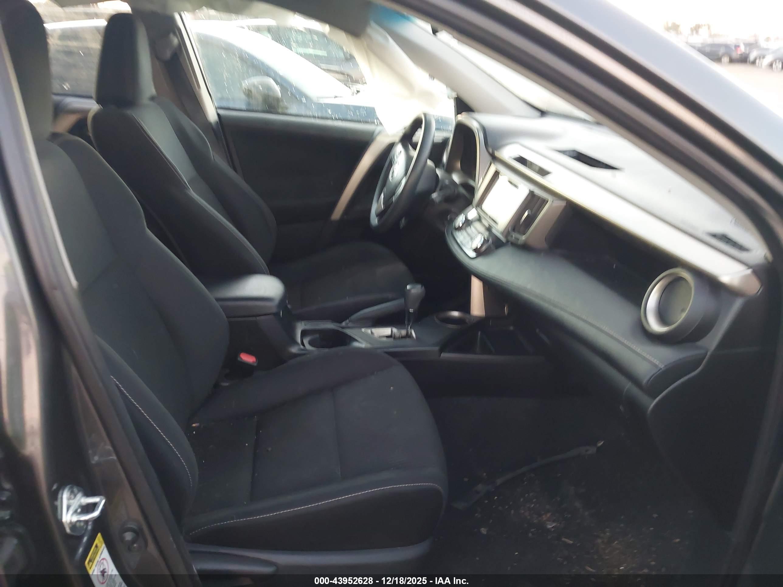 TOYOTA RAV4 image 5