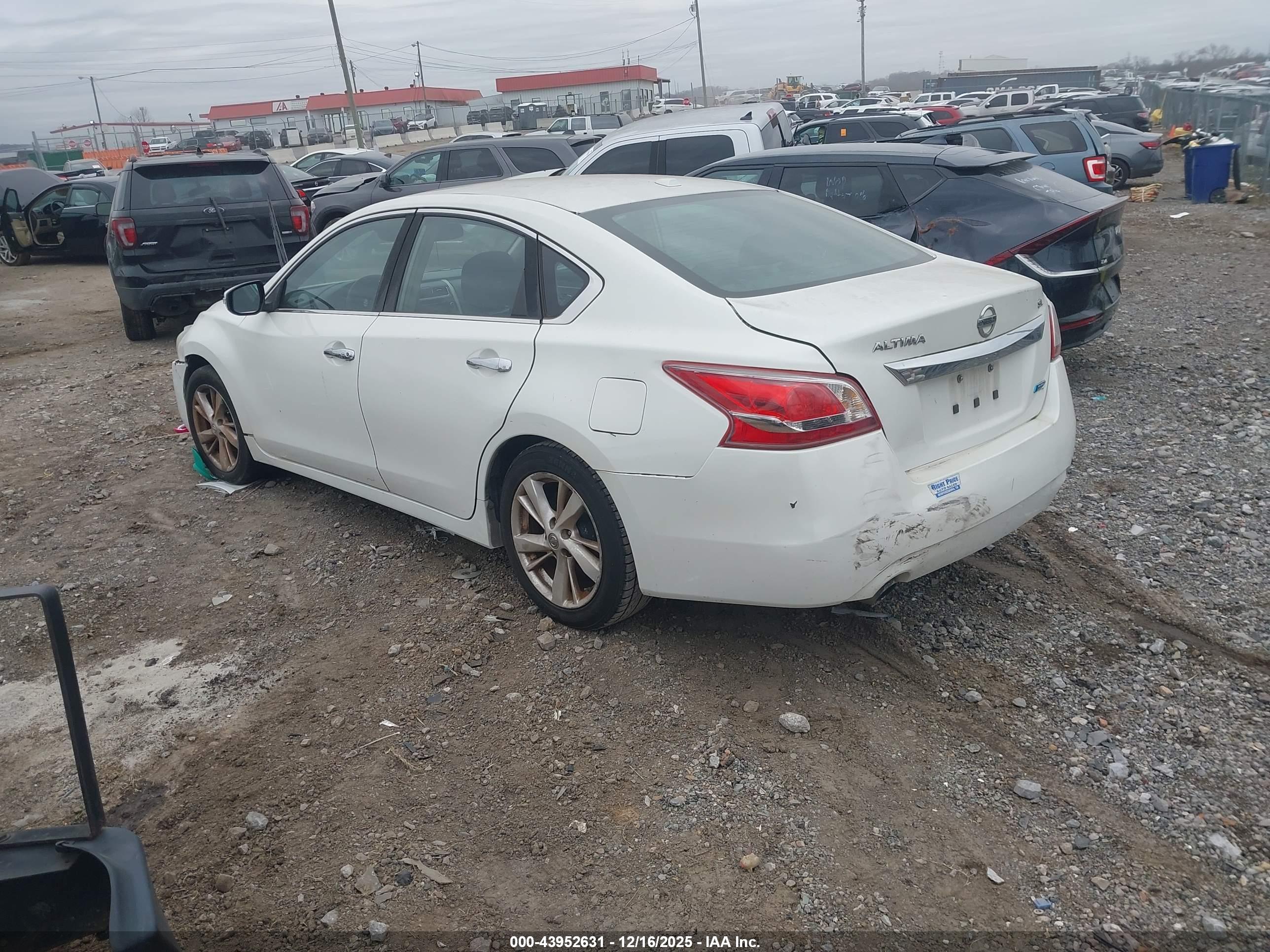 NISSAN ALTIMA image 3