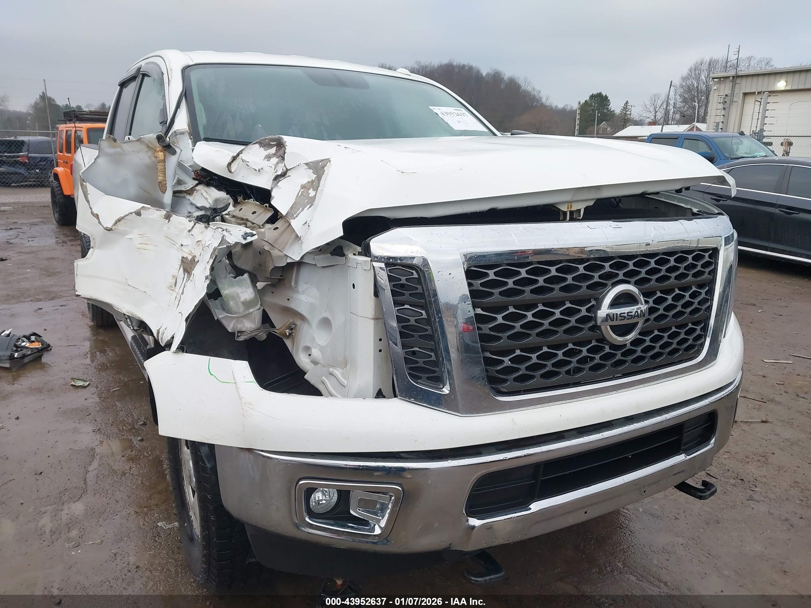 NISSAN TITAN image 6