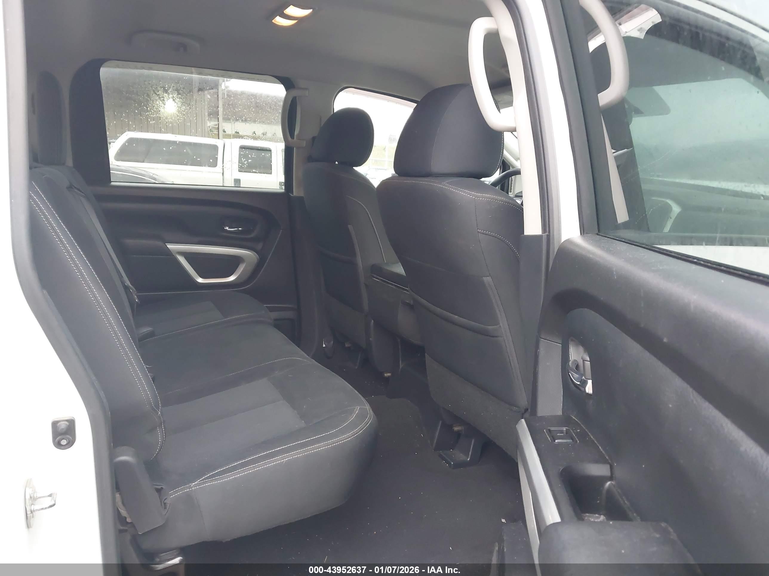 NISSAN TITAN image 8