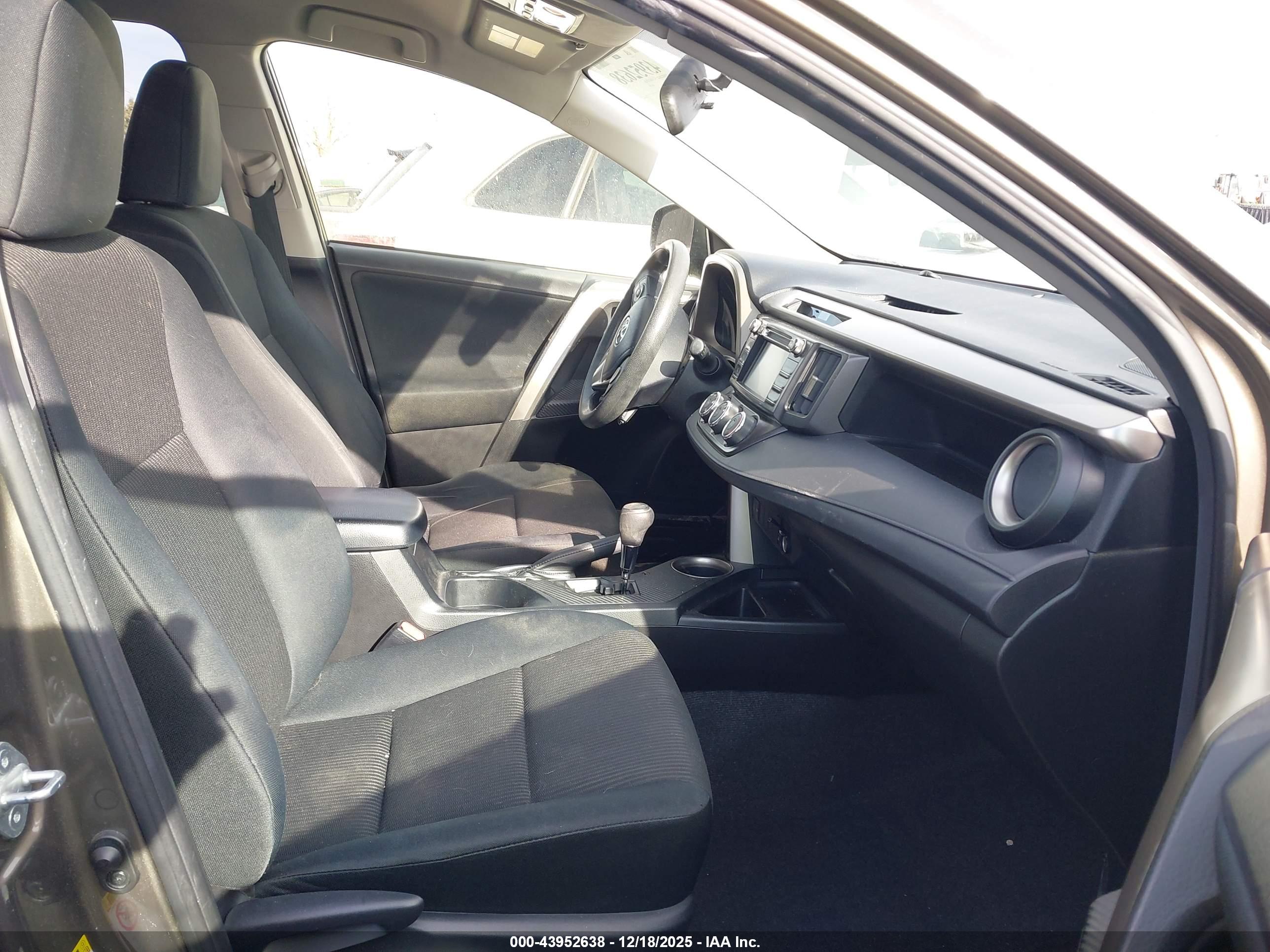 TOYOTA RAV4 image 5