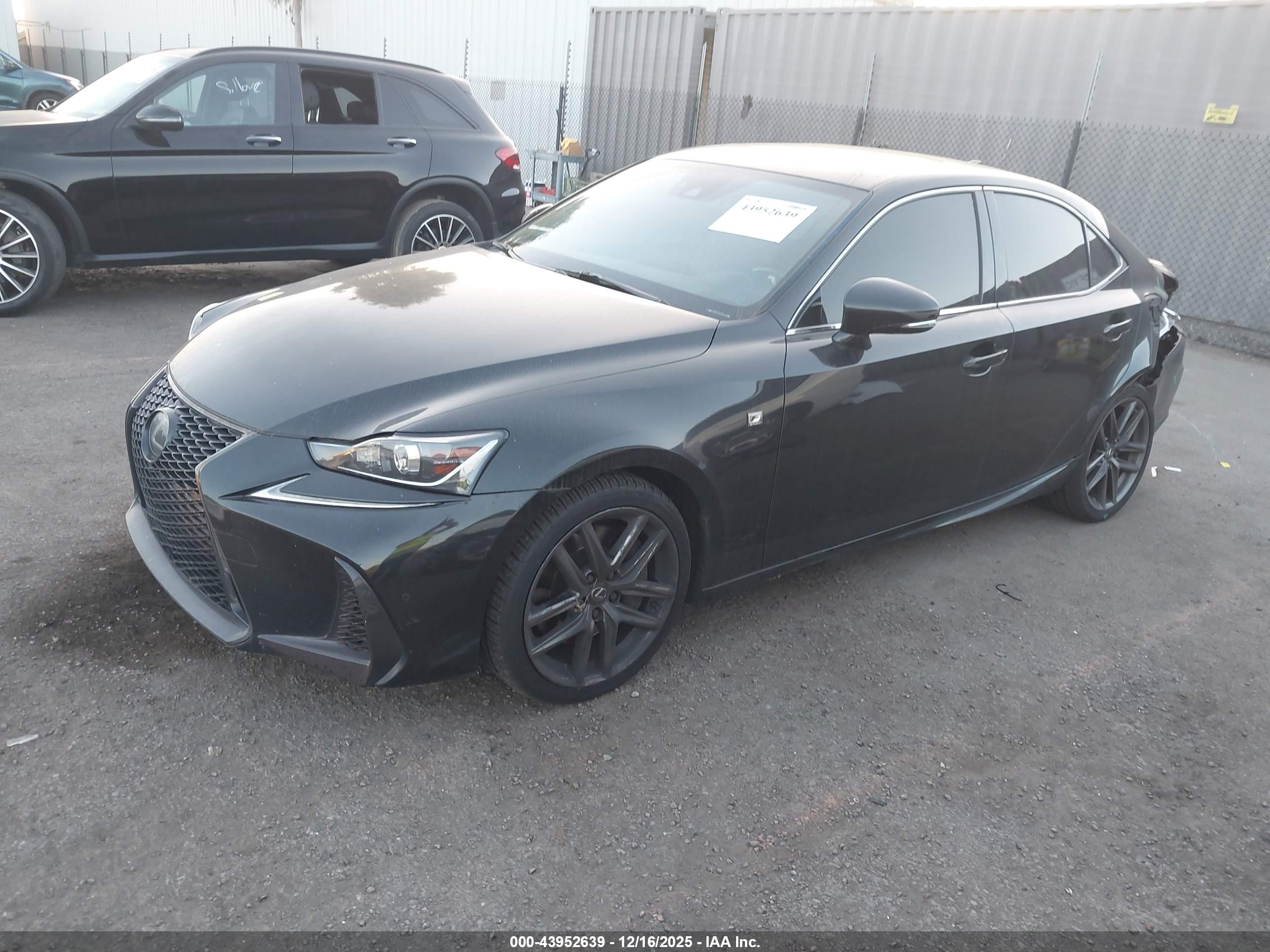 LEXUS IS image 2