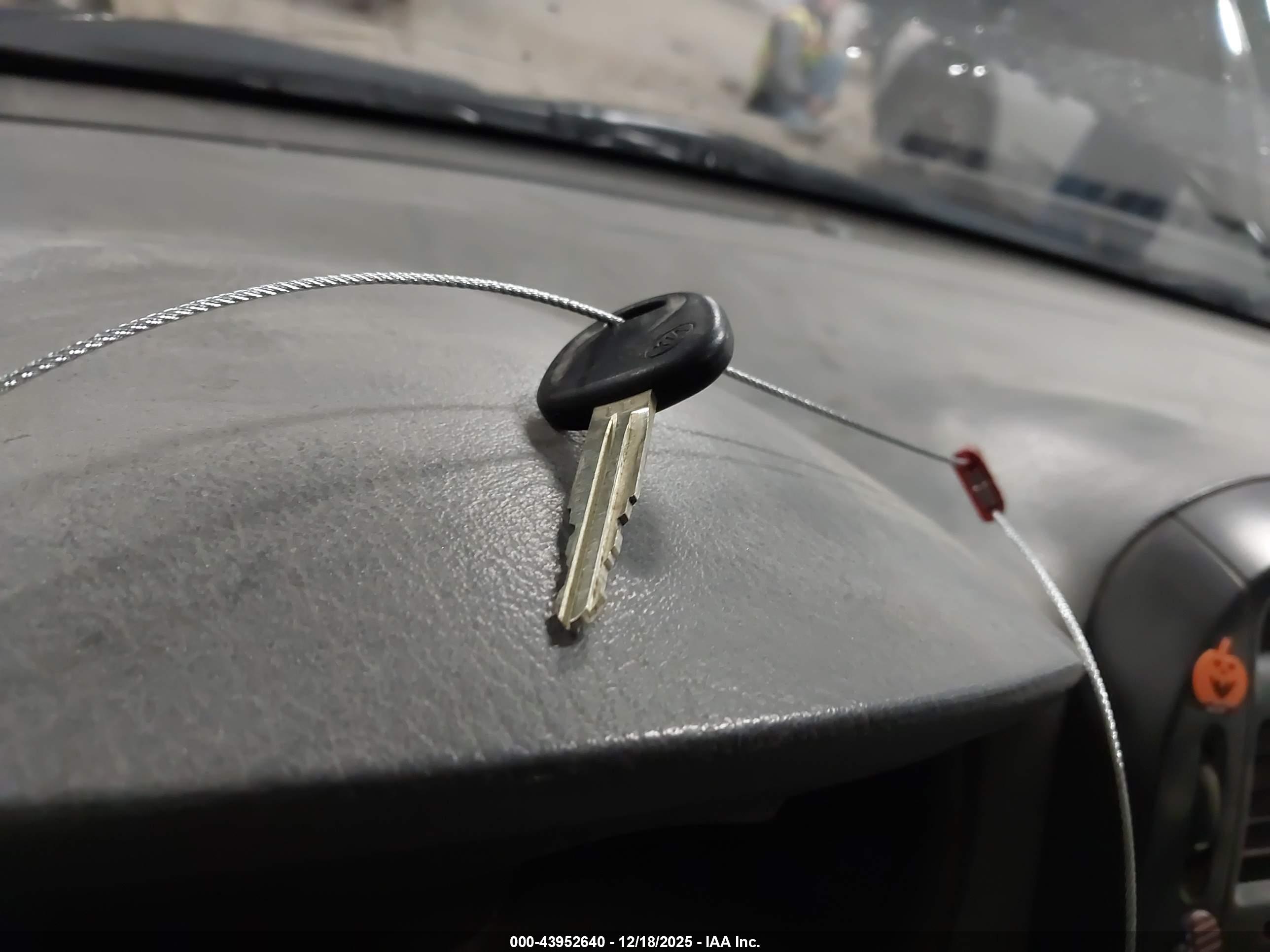 KIA SPECTRA image 11