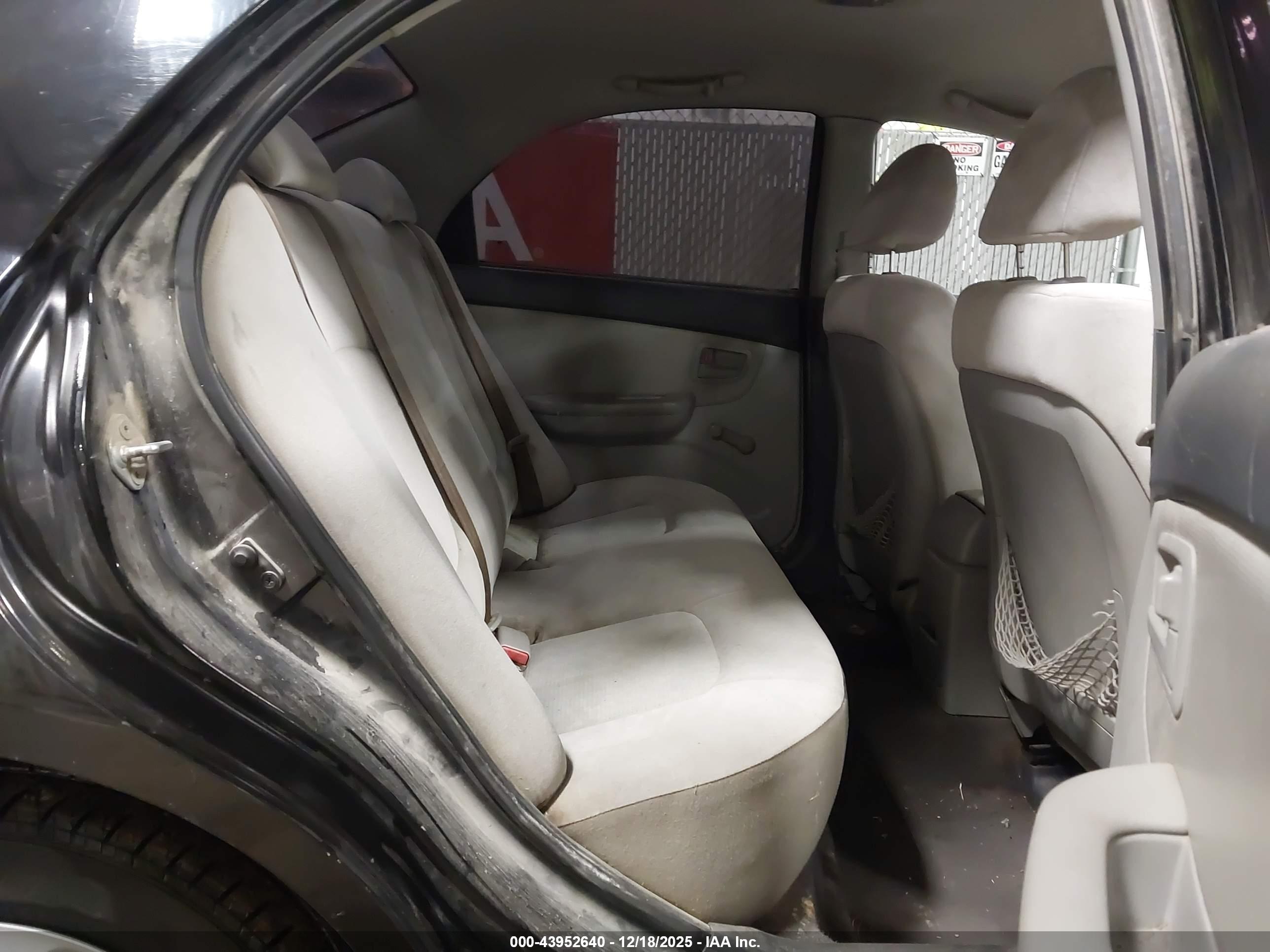 KIA SPECTRA image 8