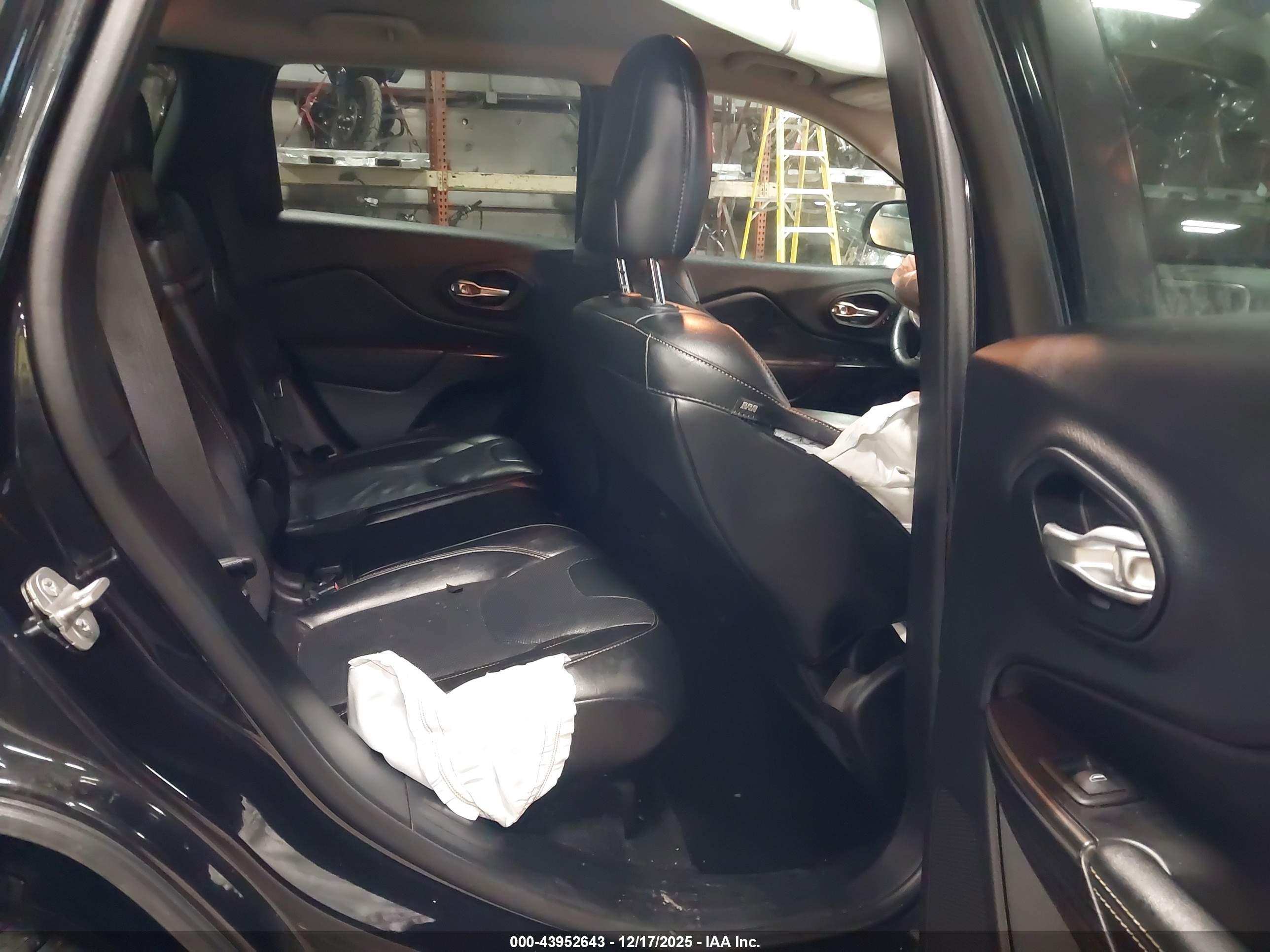 JEEP CHEROKEE image 8