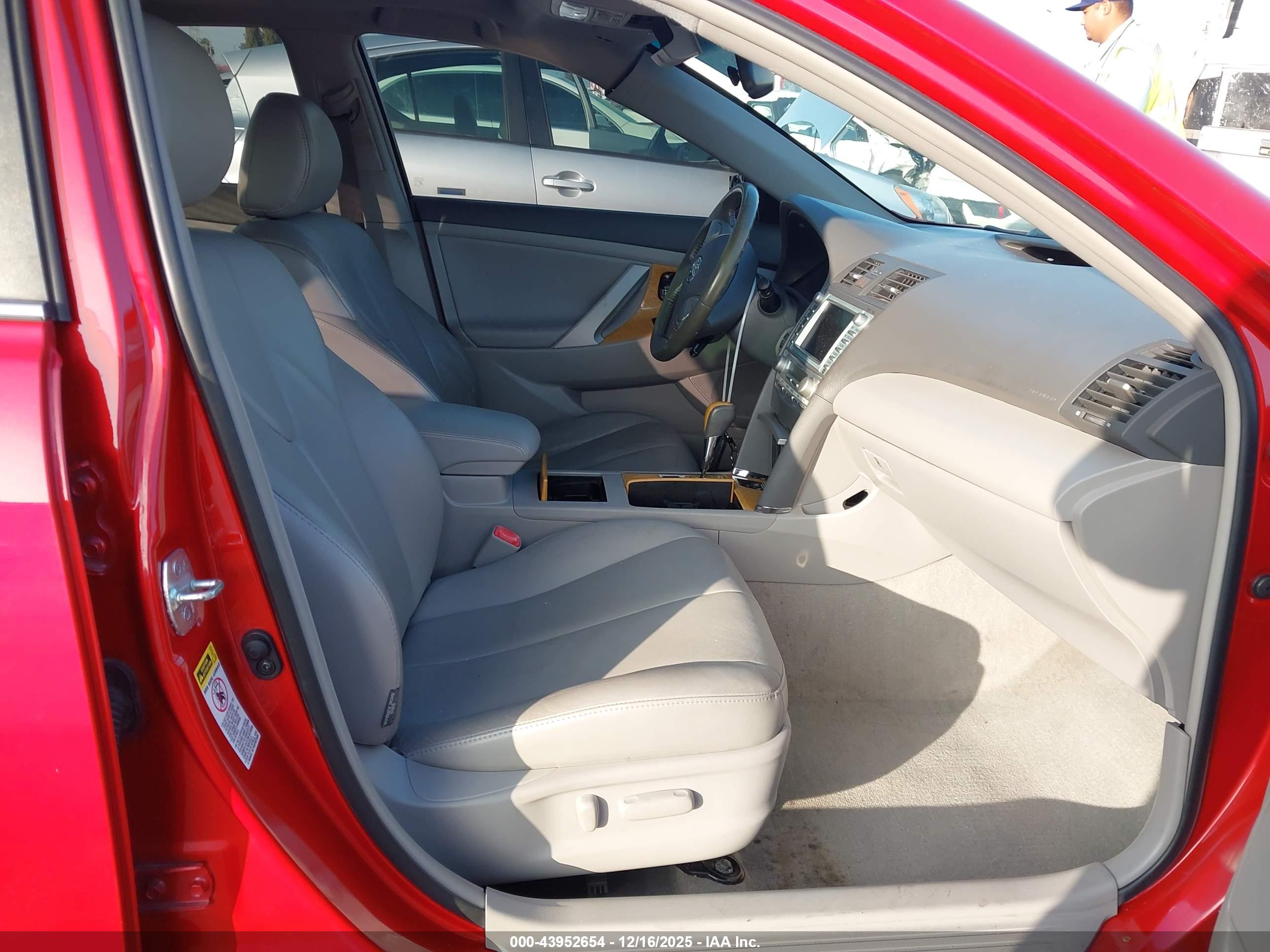 TOYOTA CAMRY image 5