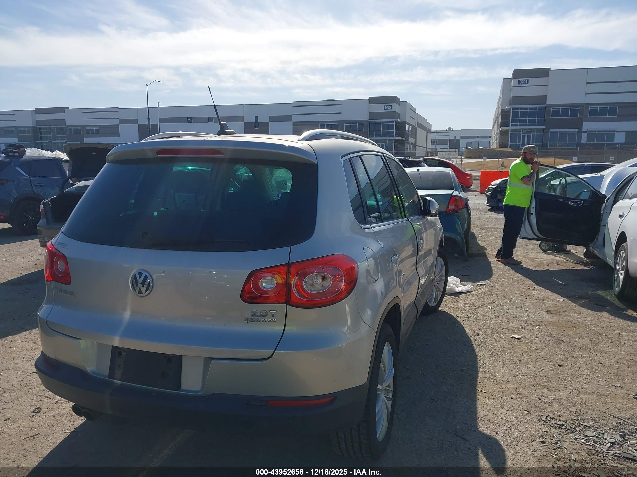 VOLKSWAGEN TIGUAN image 4