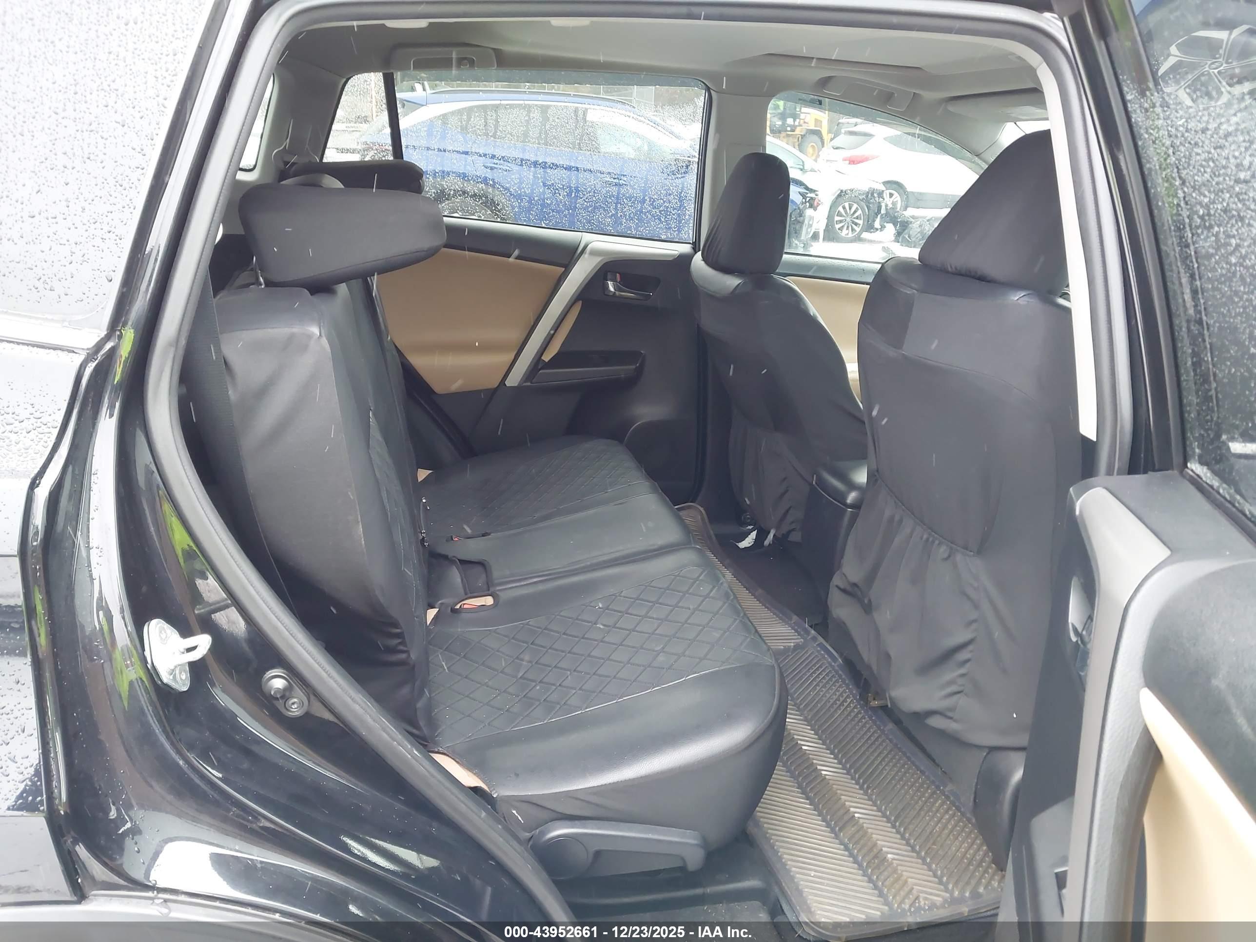 TOYOTA RAV4 image 8