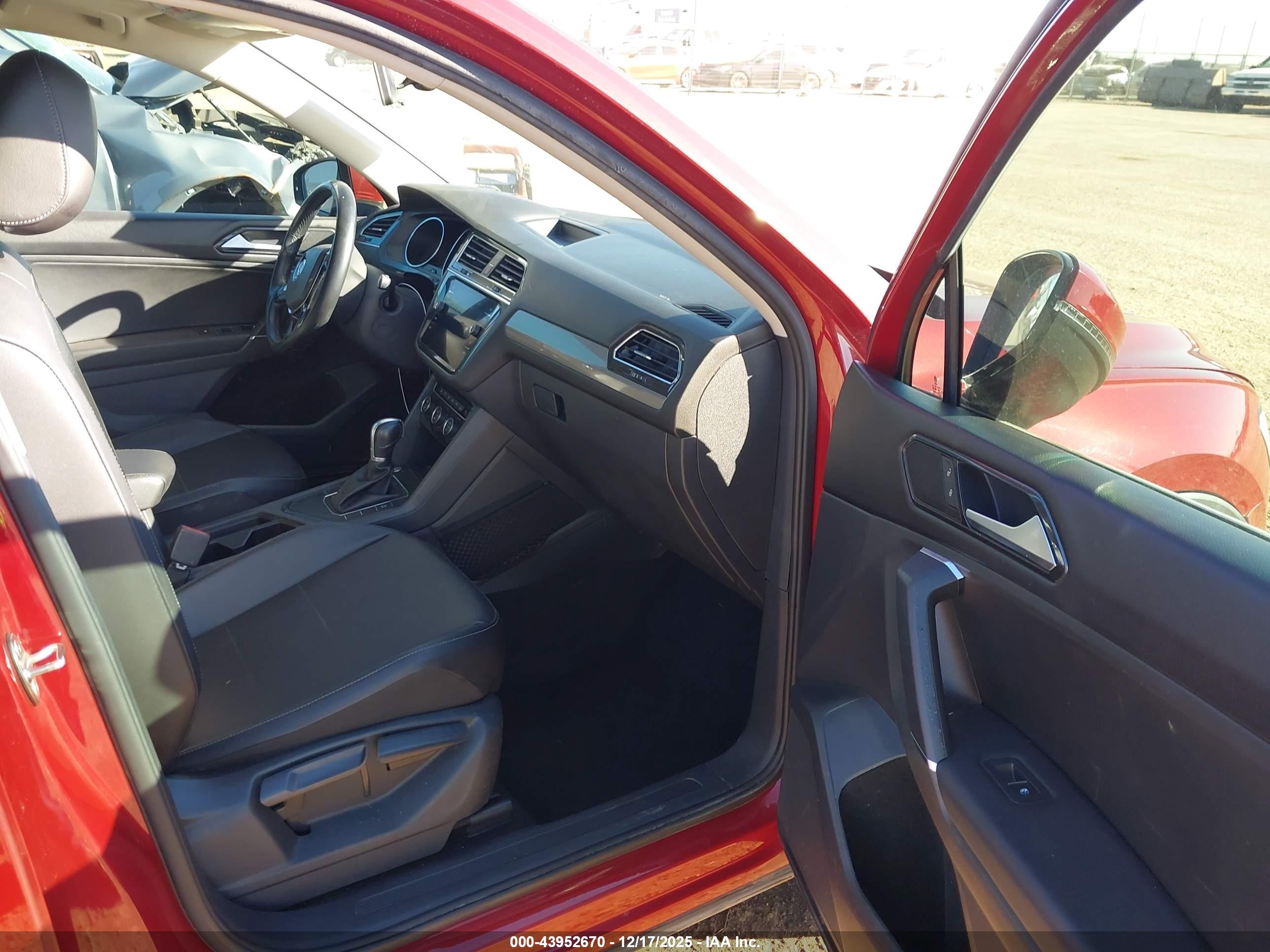 VOLKSWAGEN TIGUAN image 5