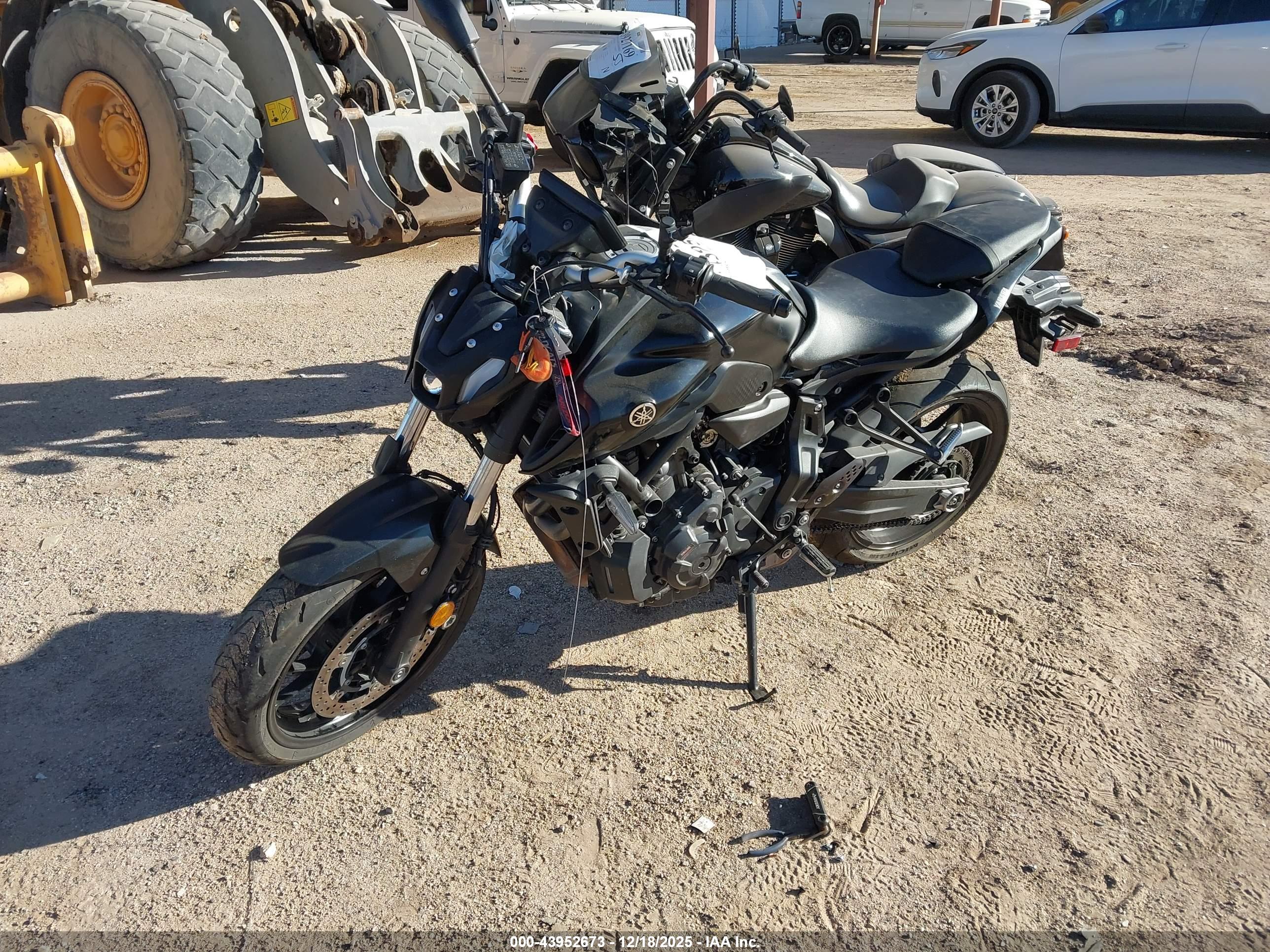YAMAHA MT07 image 2