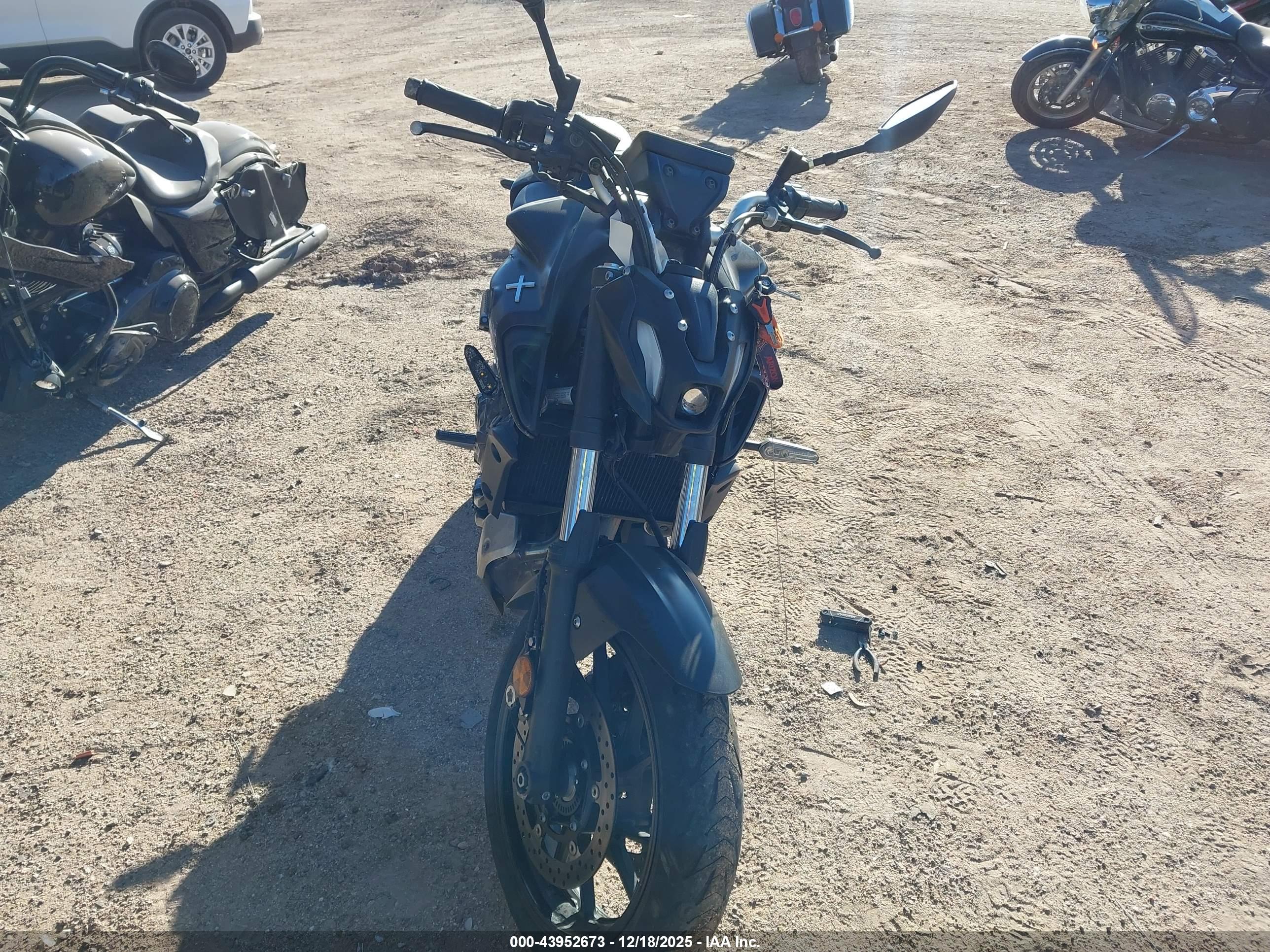 YAMAHA MT07 image 5