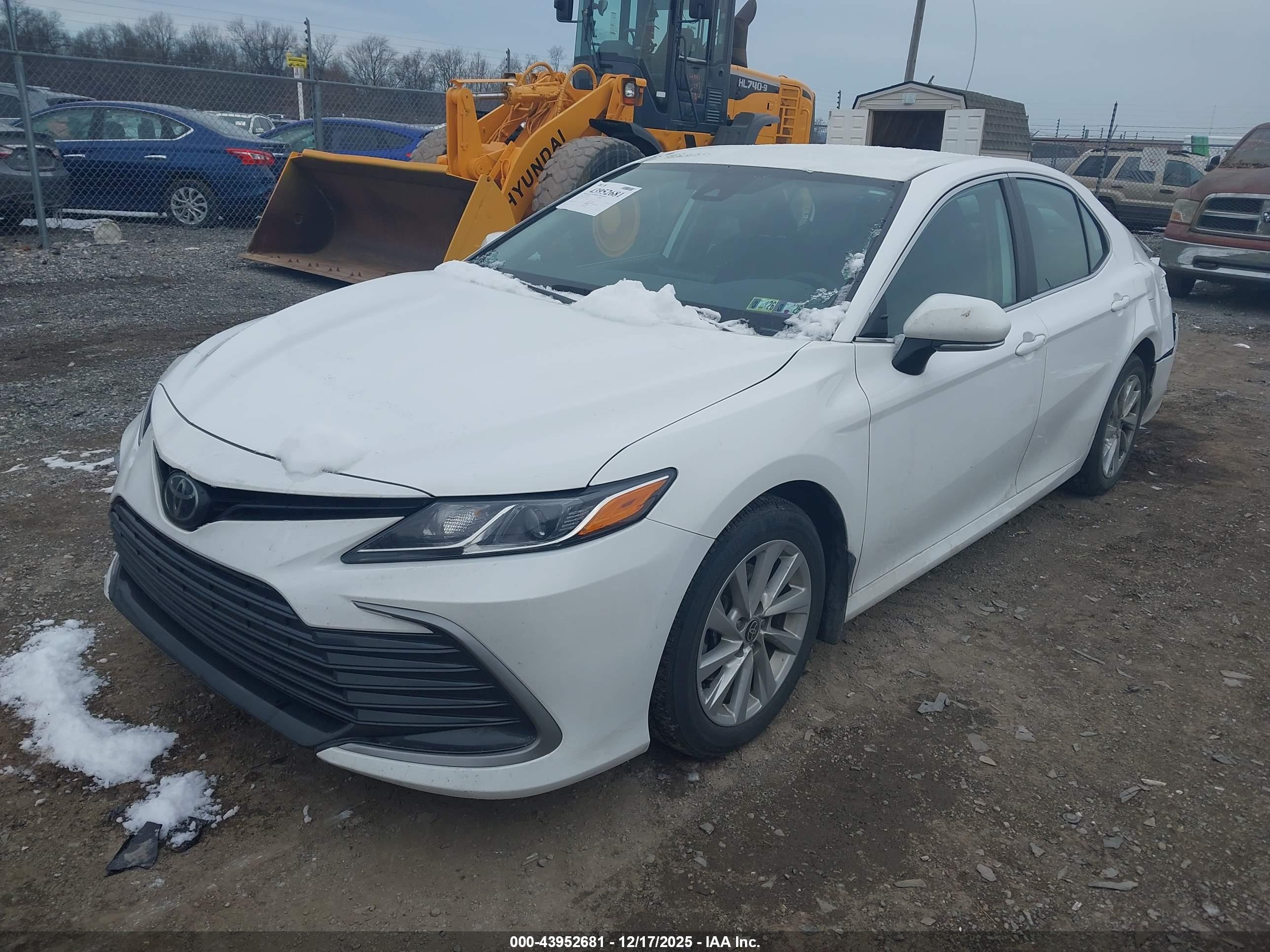 TOYOTA CAMRY image 2