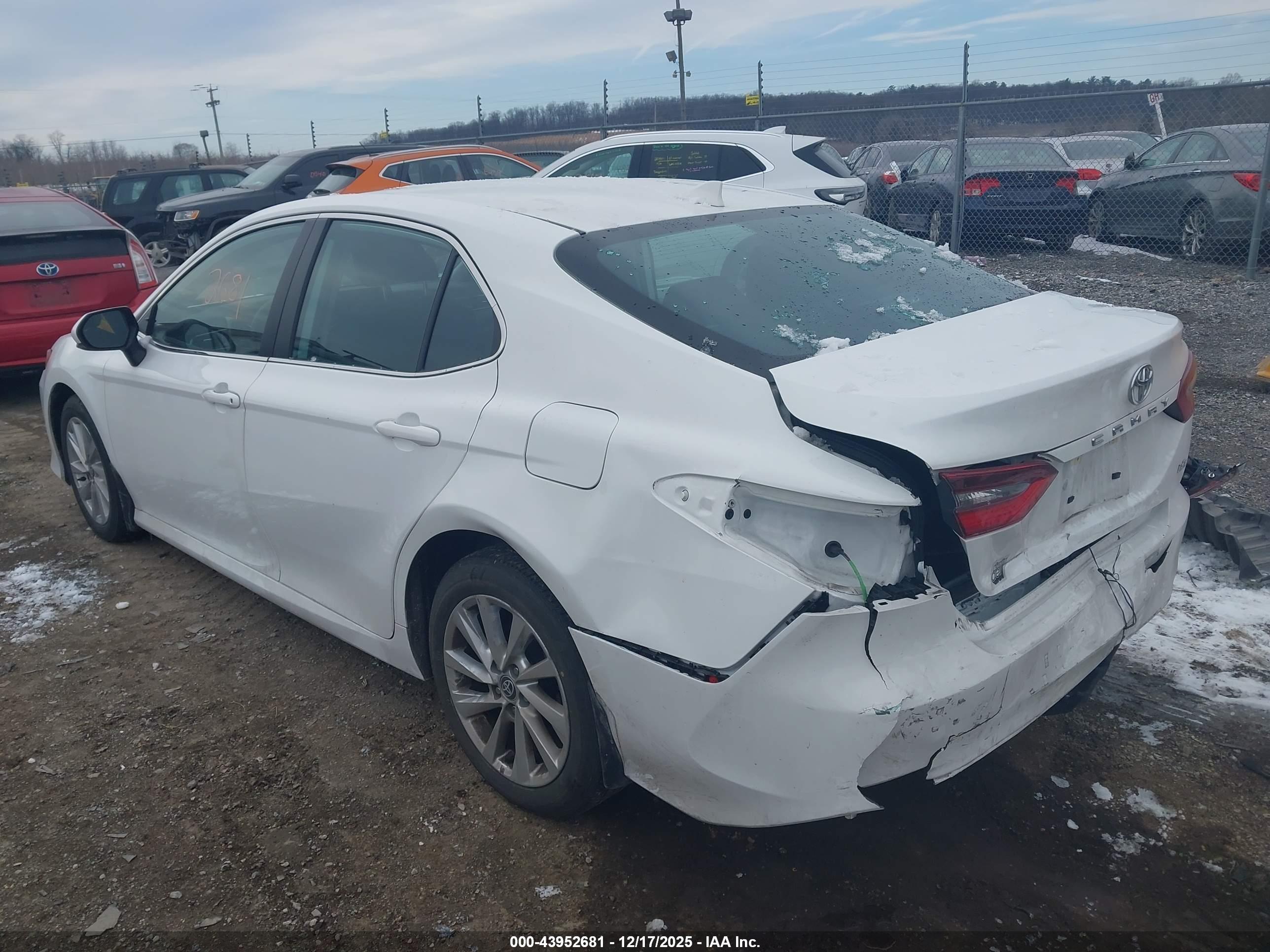TOYOTA CAMRY image 3