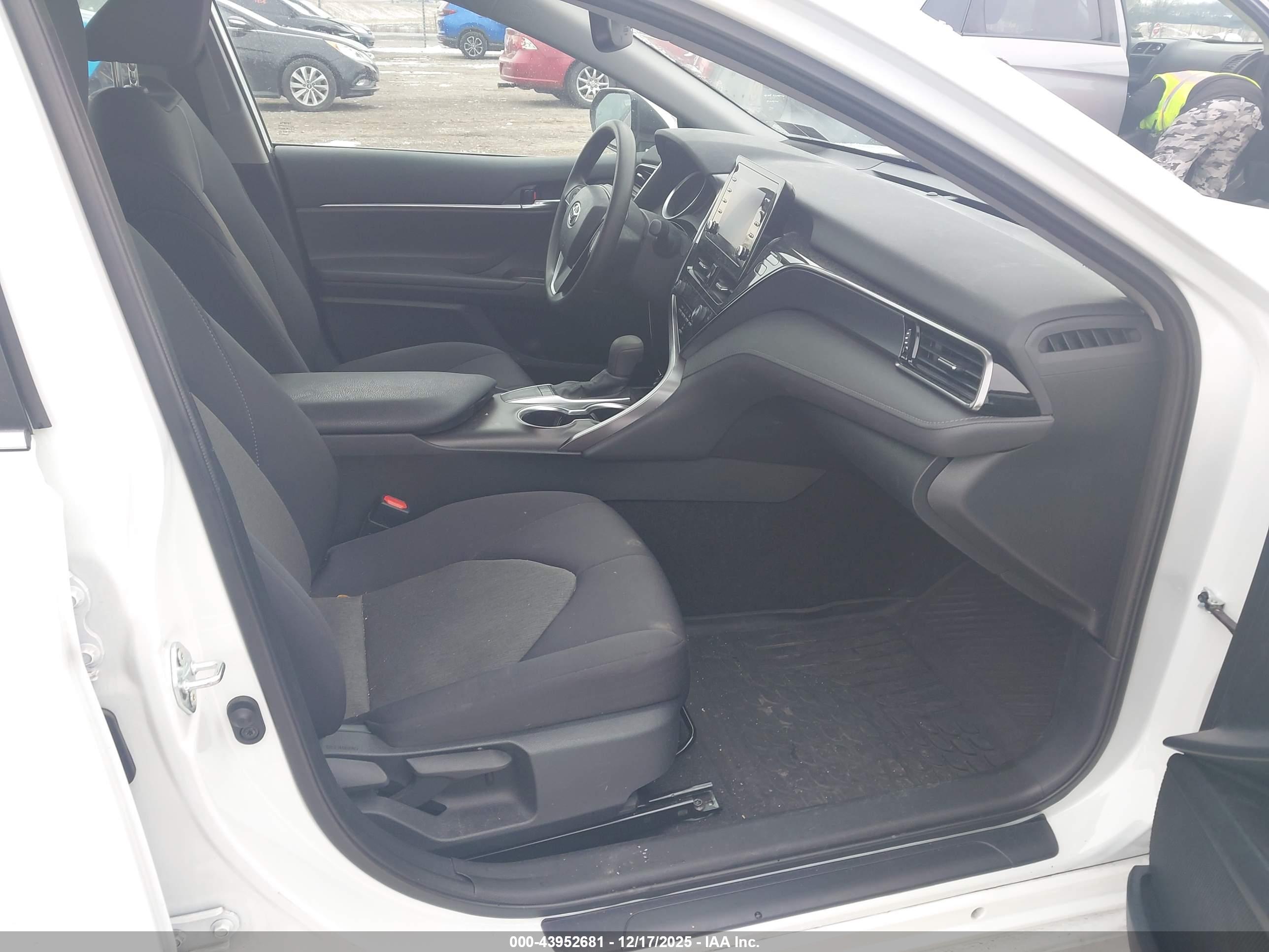 TOYOTA CAMRY image 5