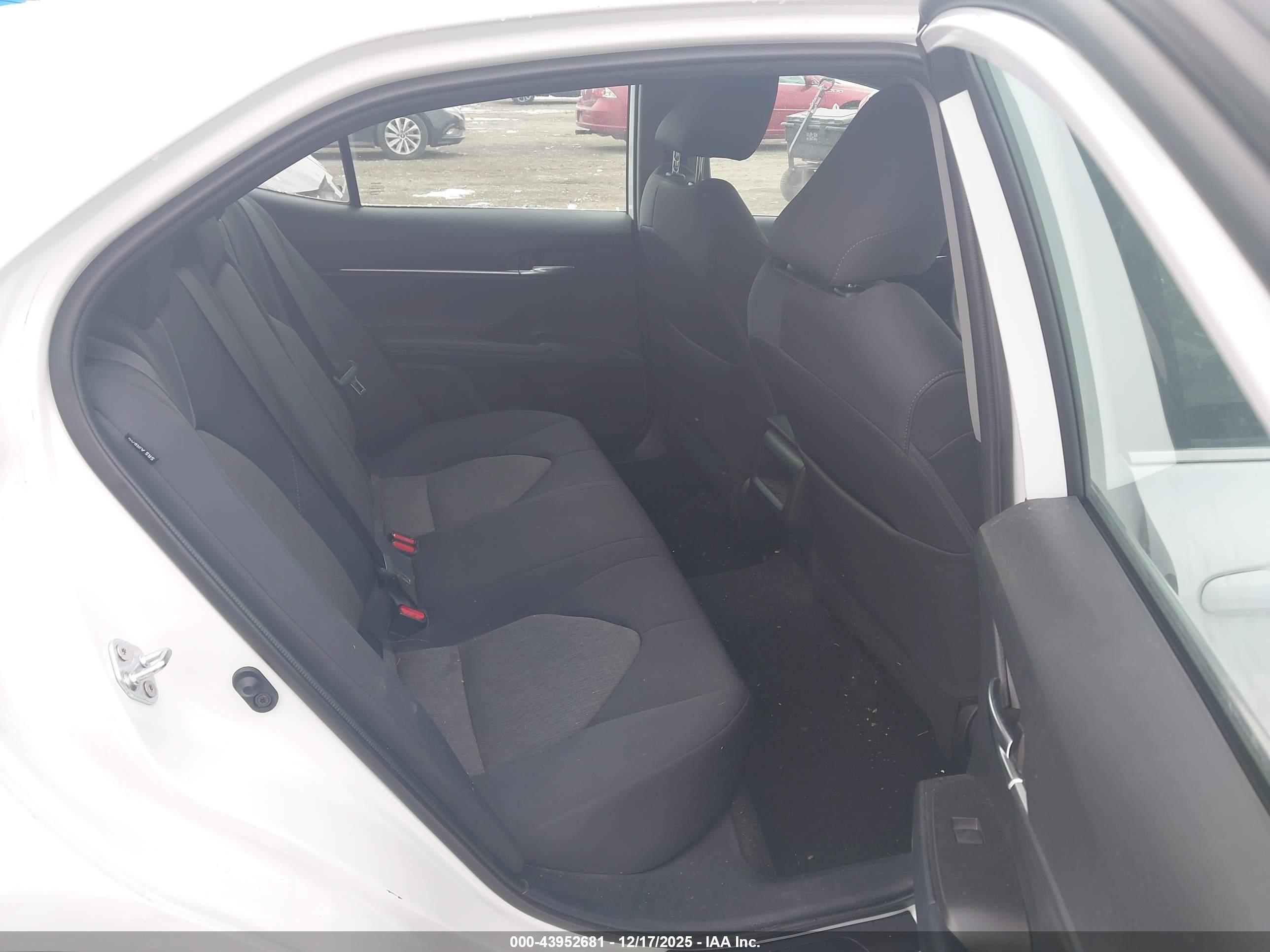 TOYOTA CAMRY image 8