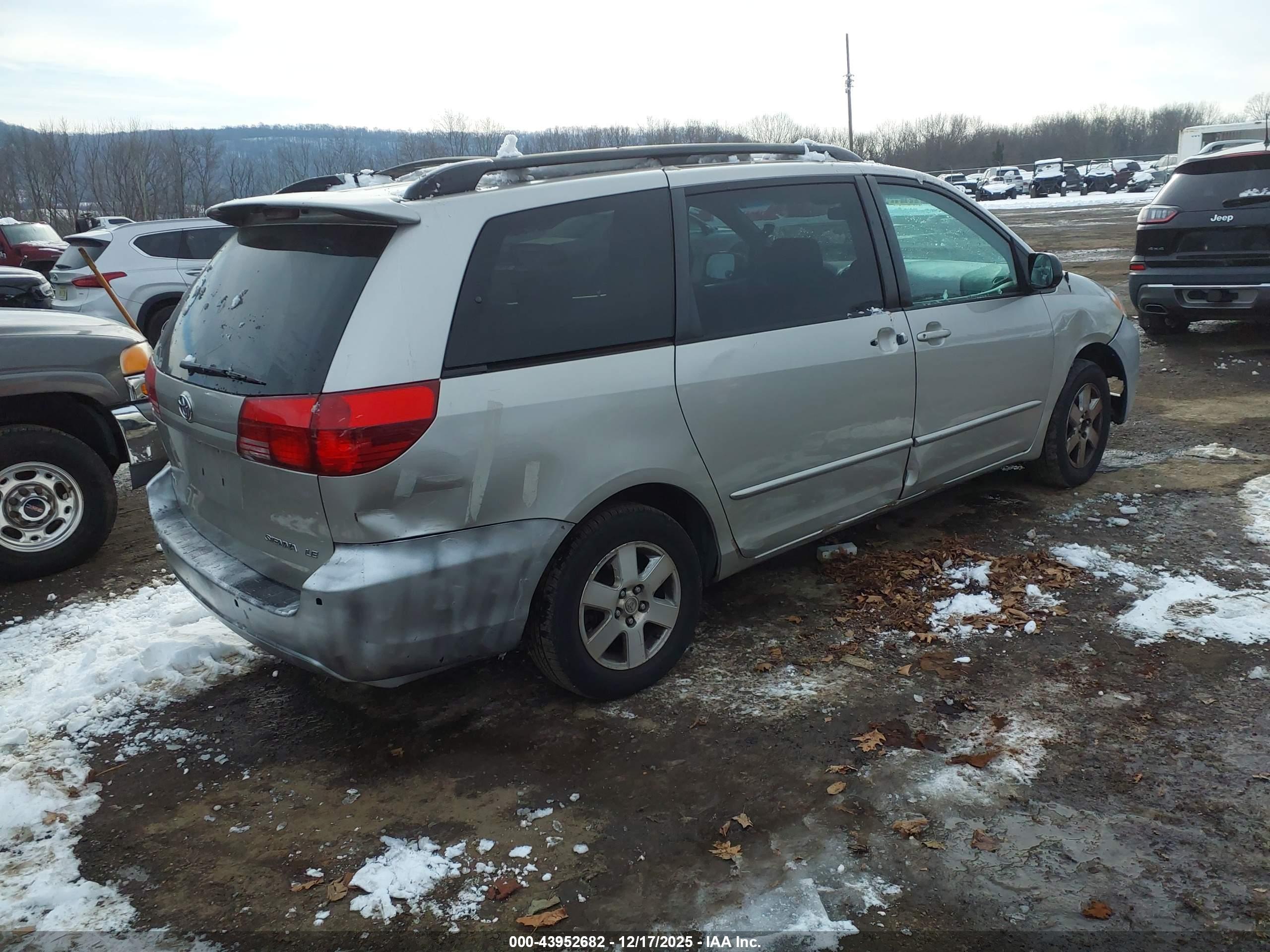 TOYOTA SIENNA image 4