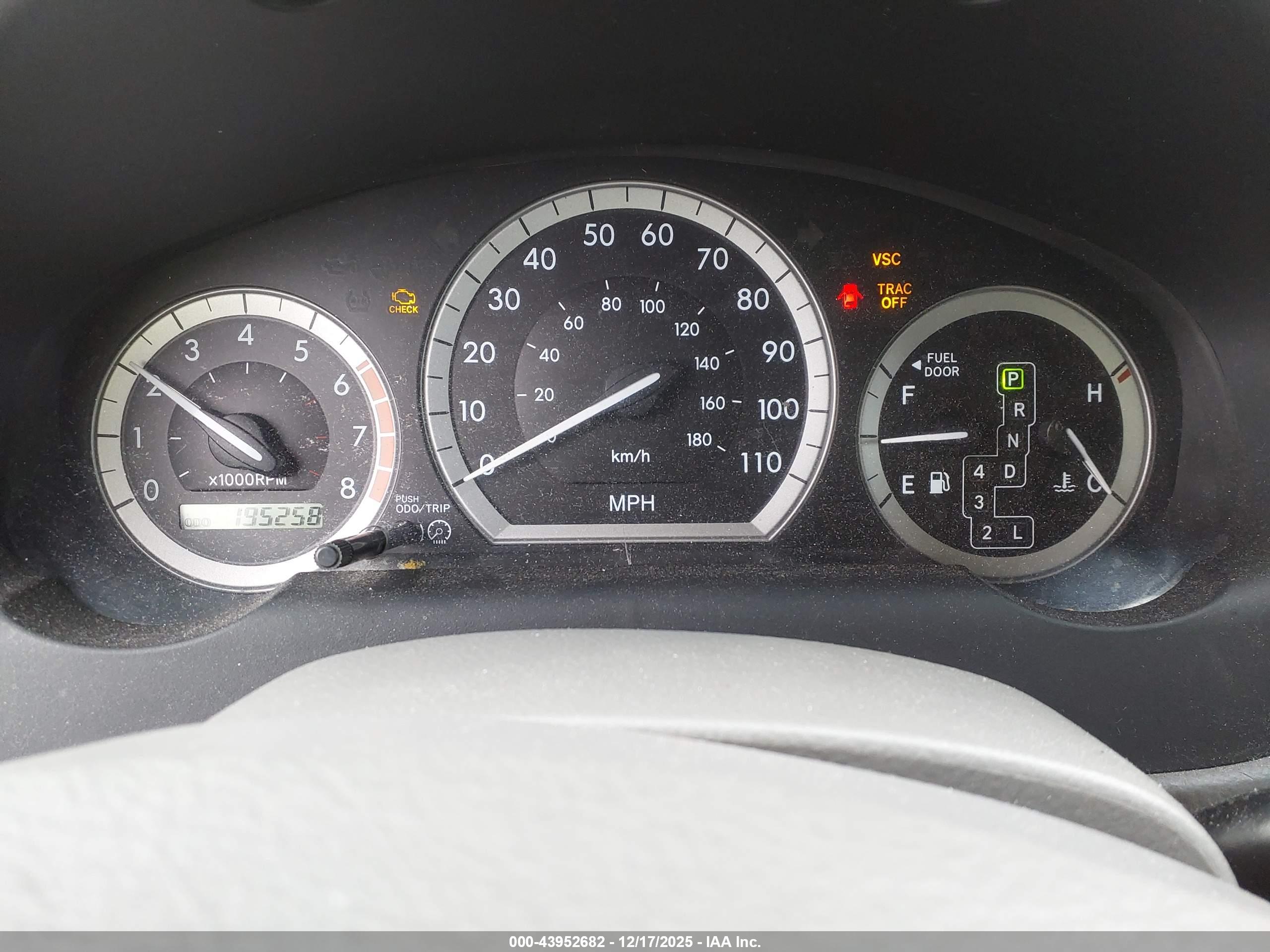 TOYOTA SIENNA image 7