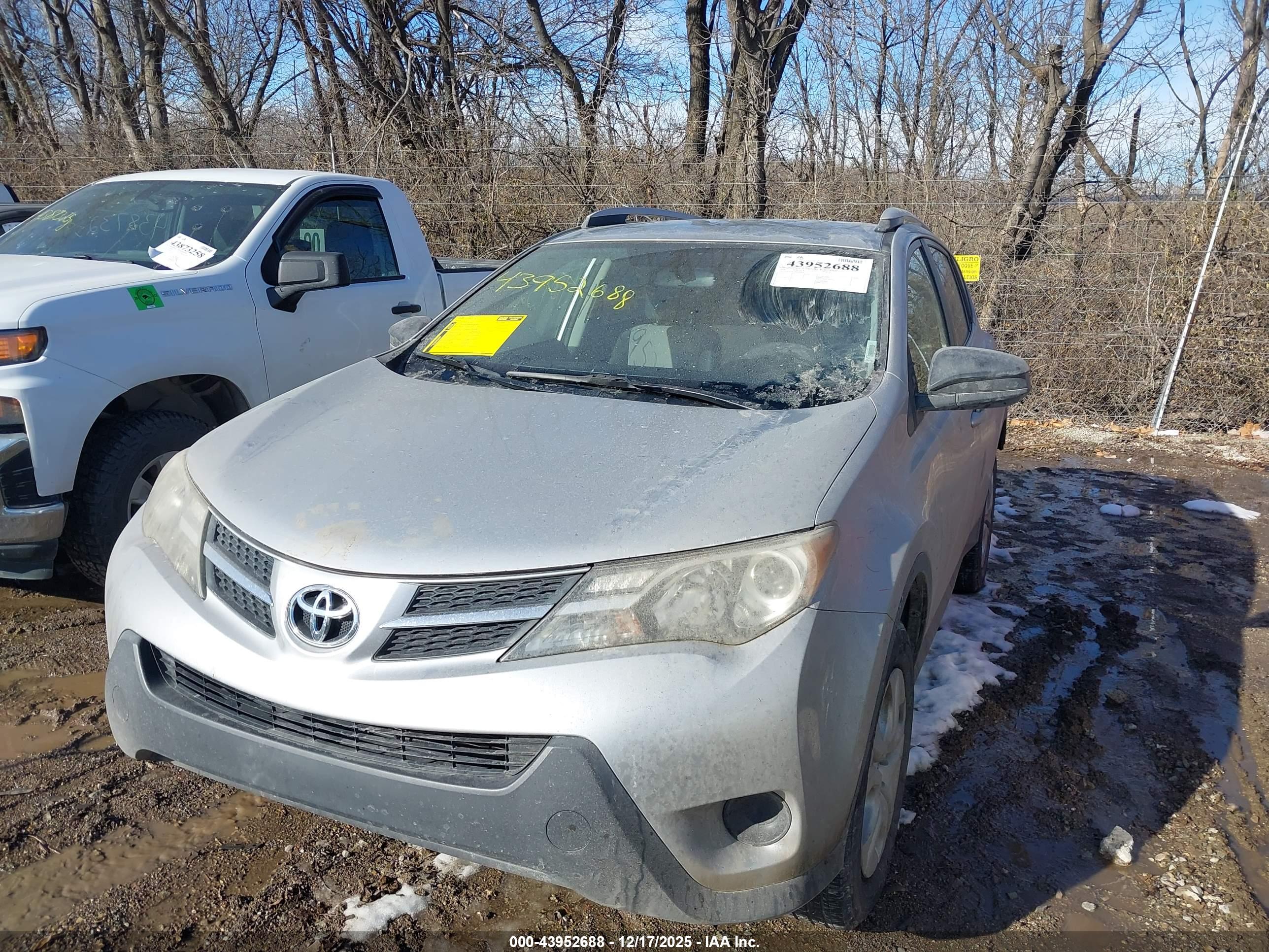 TOYOTA RAV4 image 2