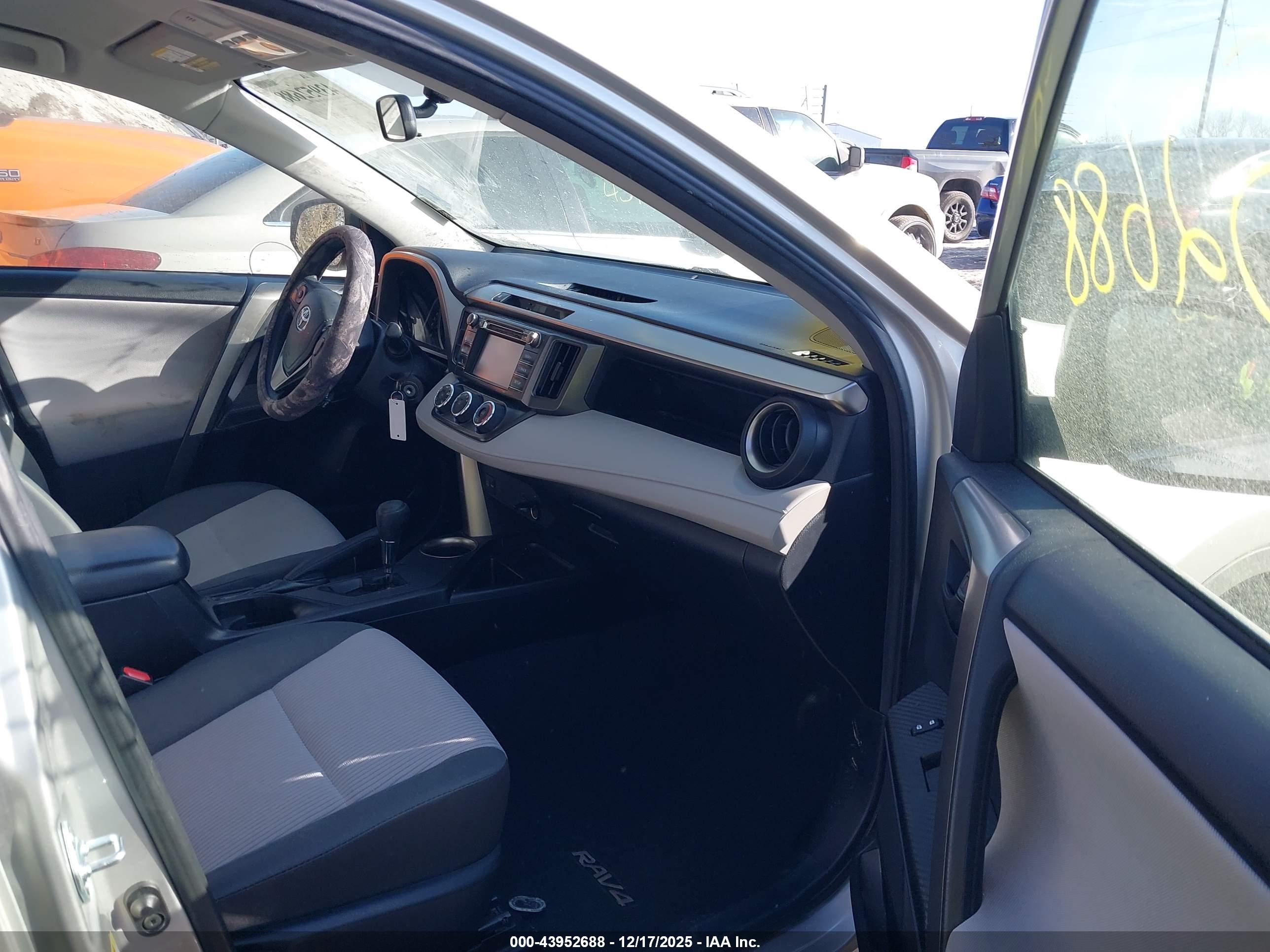 TOYOTA RAV4 image 5