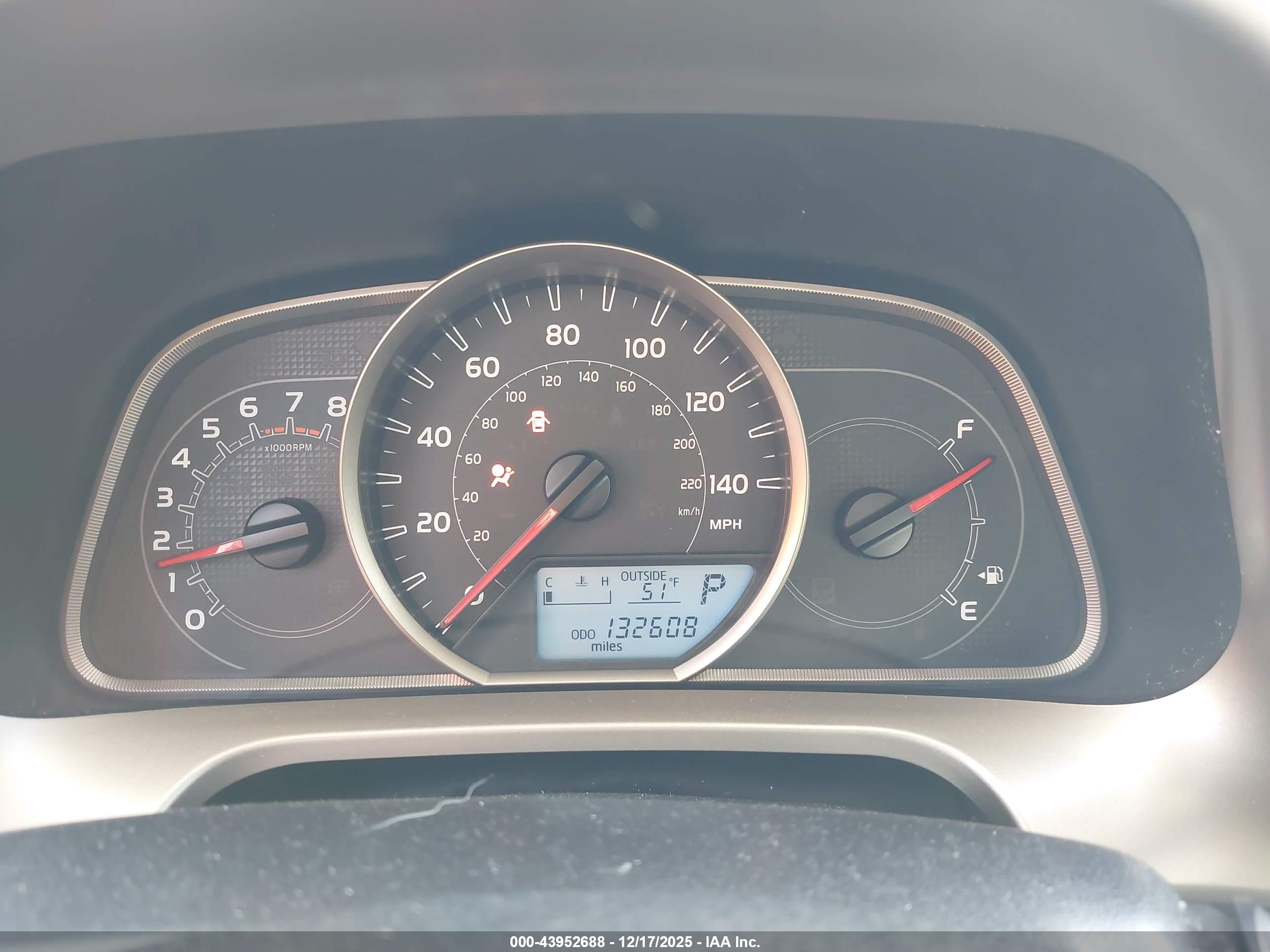 TOYOTA RAV4 image 7