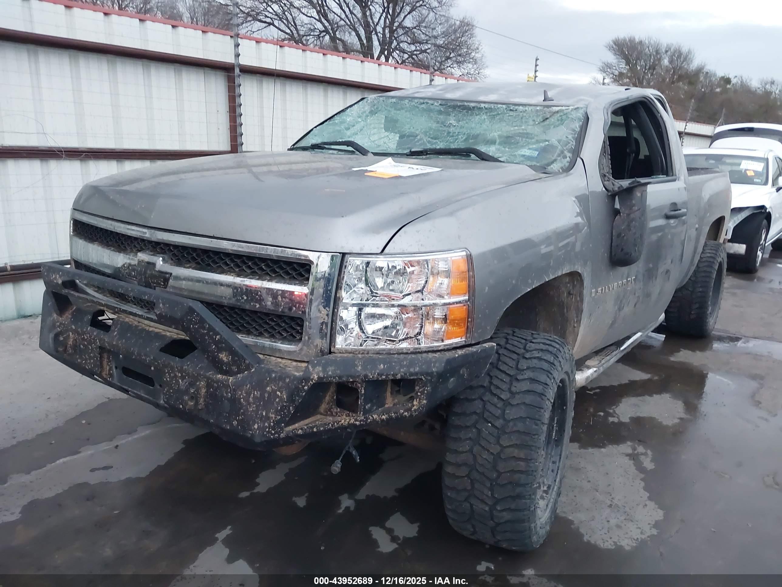 CHEVROLET SILVERADO image 2