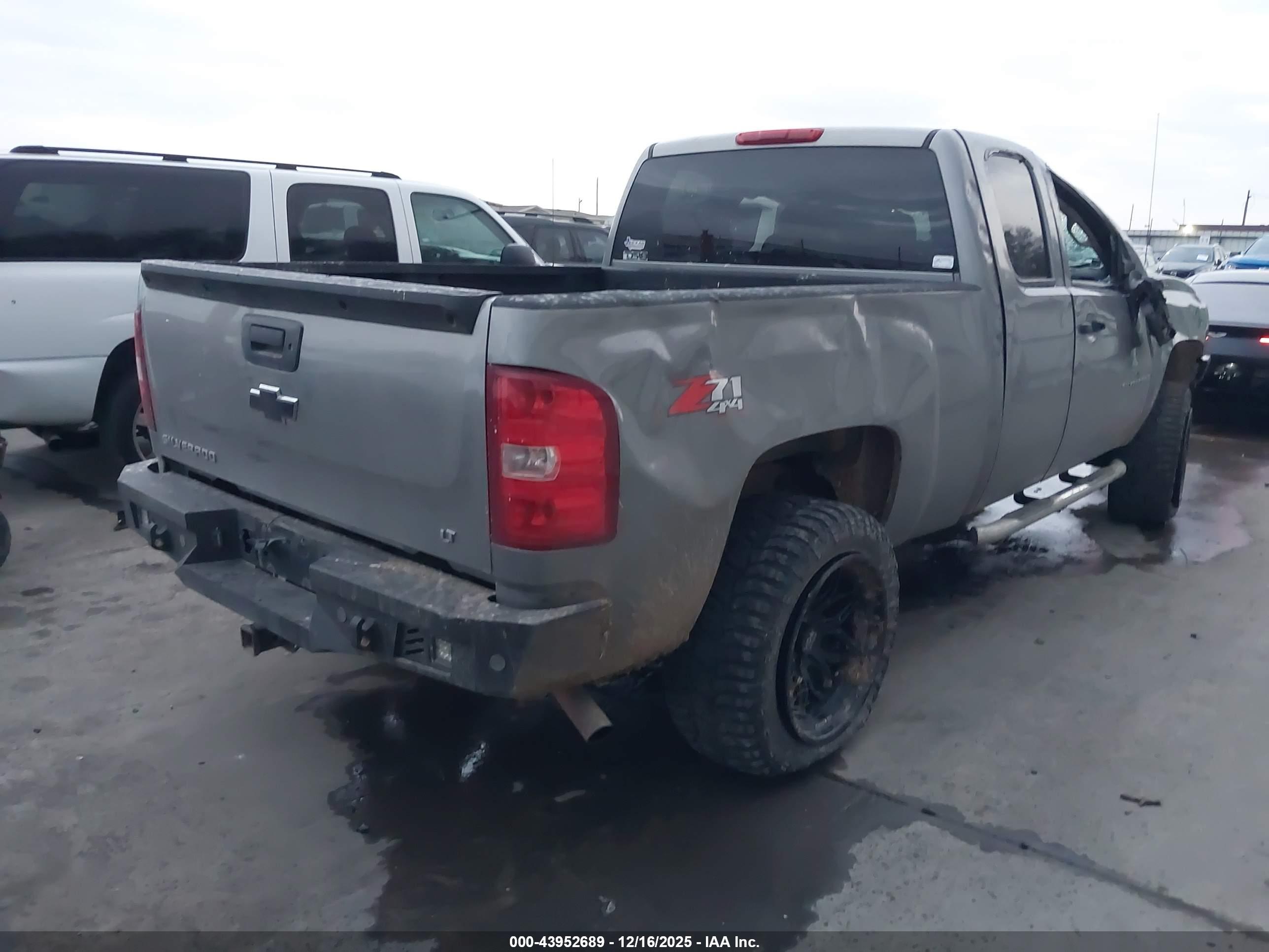 CHEVROLET SILVERADO image 4