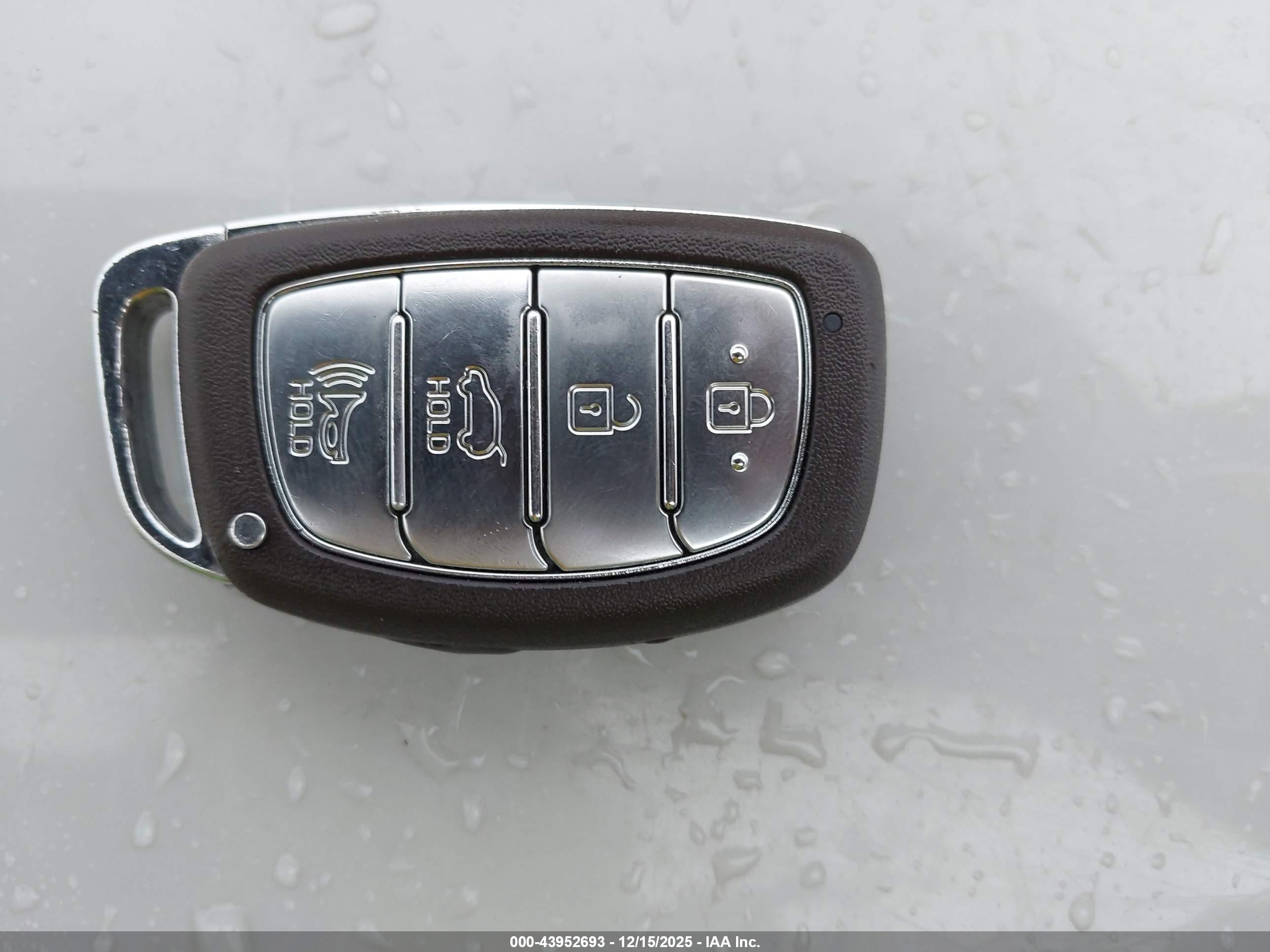 HYUNDAI TUCSON image 11