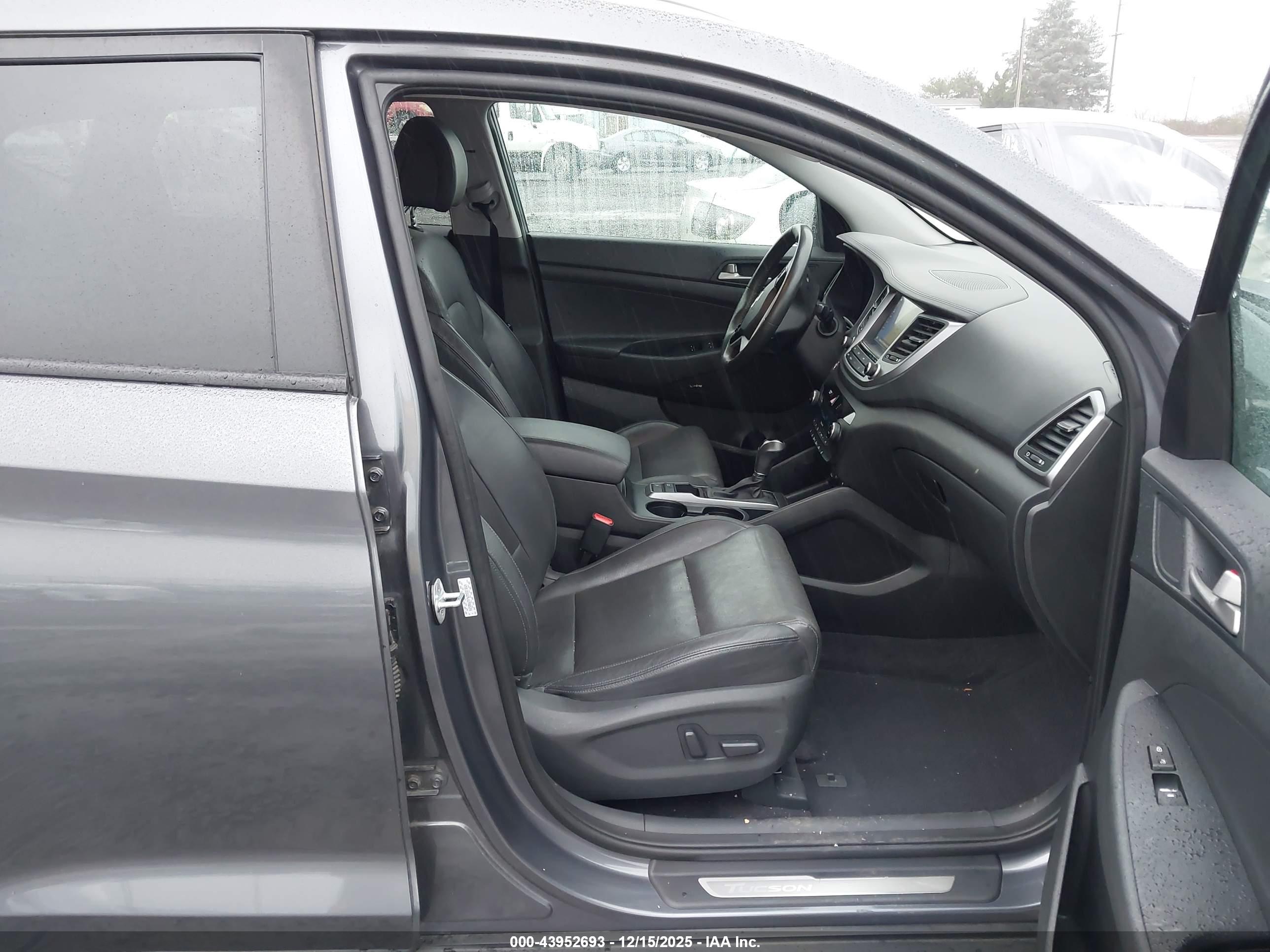 HYUNDAI TUCSON image 5