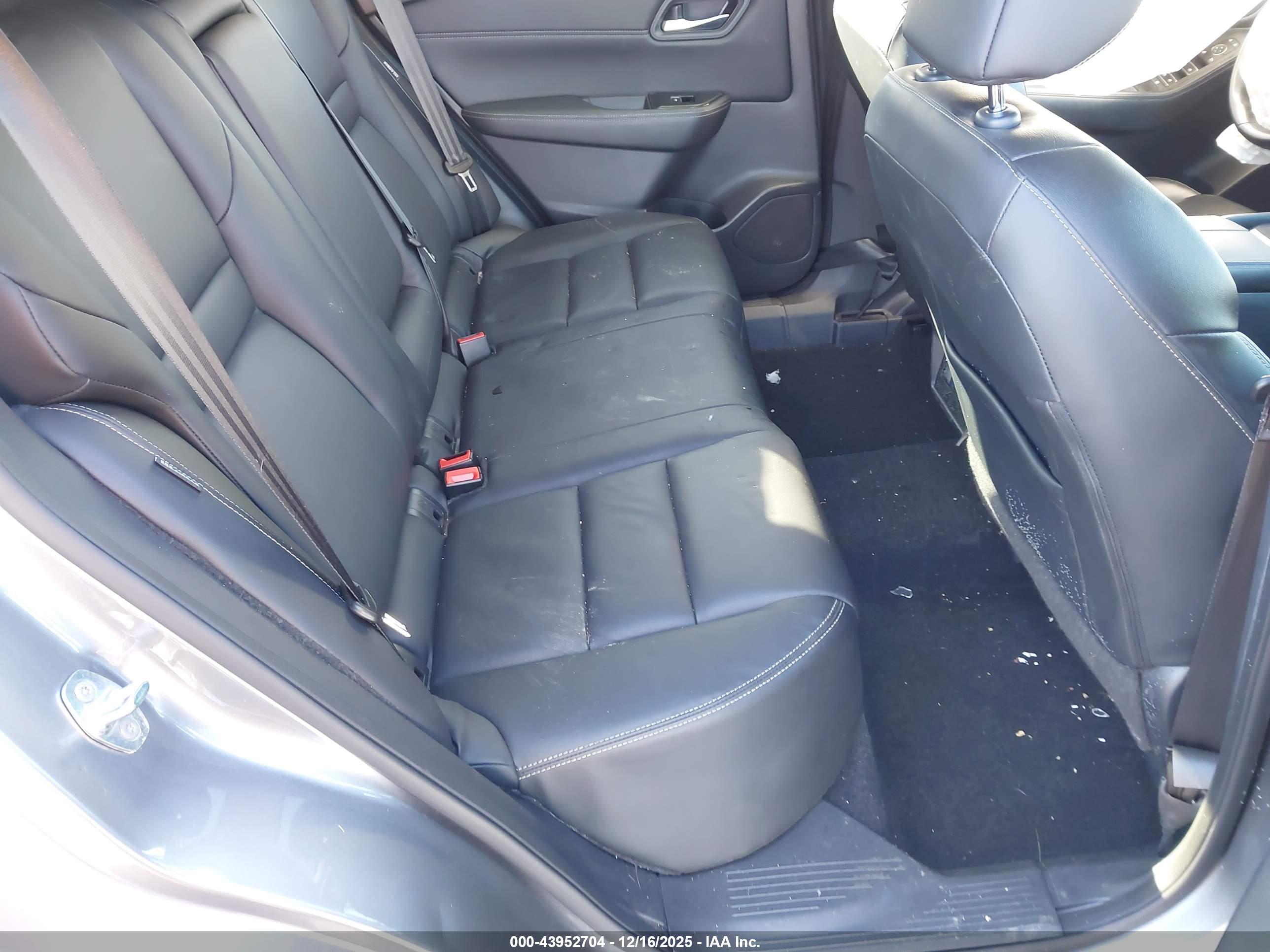 NISSAN ROGUE image 8