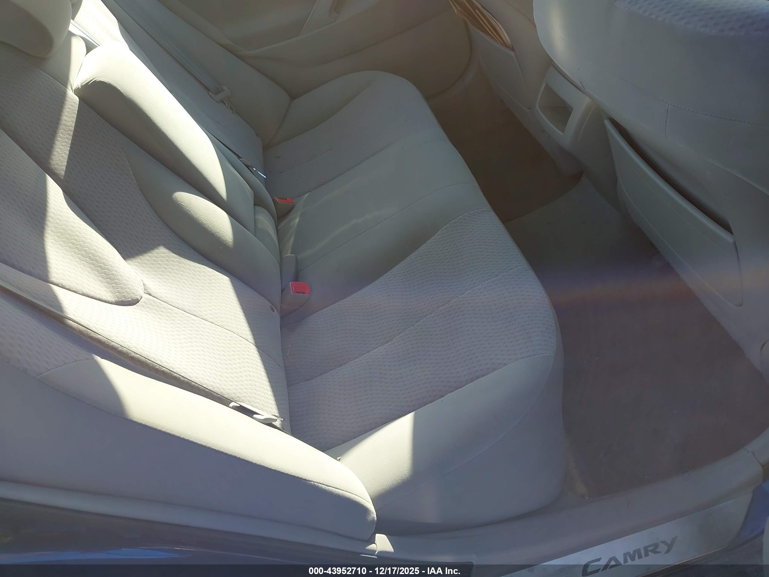 TOYOTA CAMRY image 8
