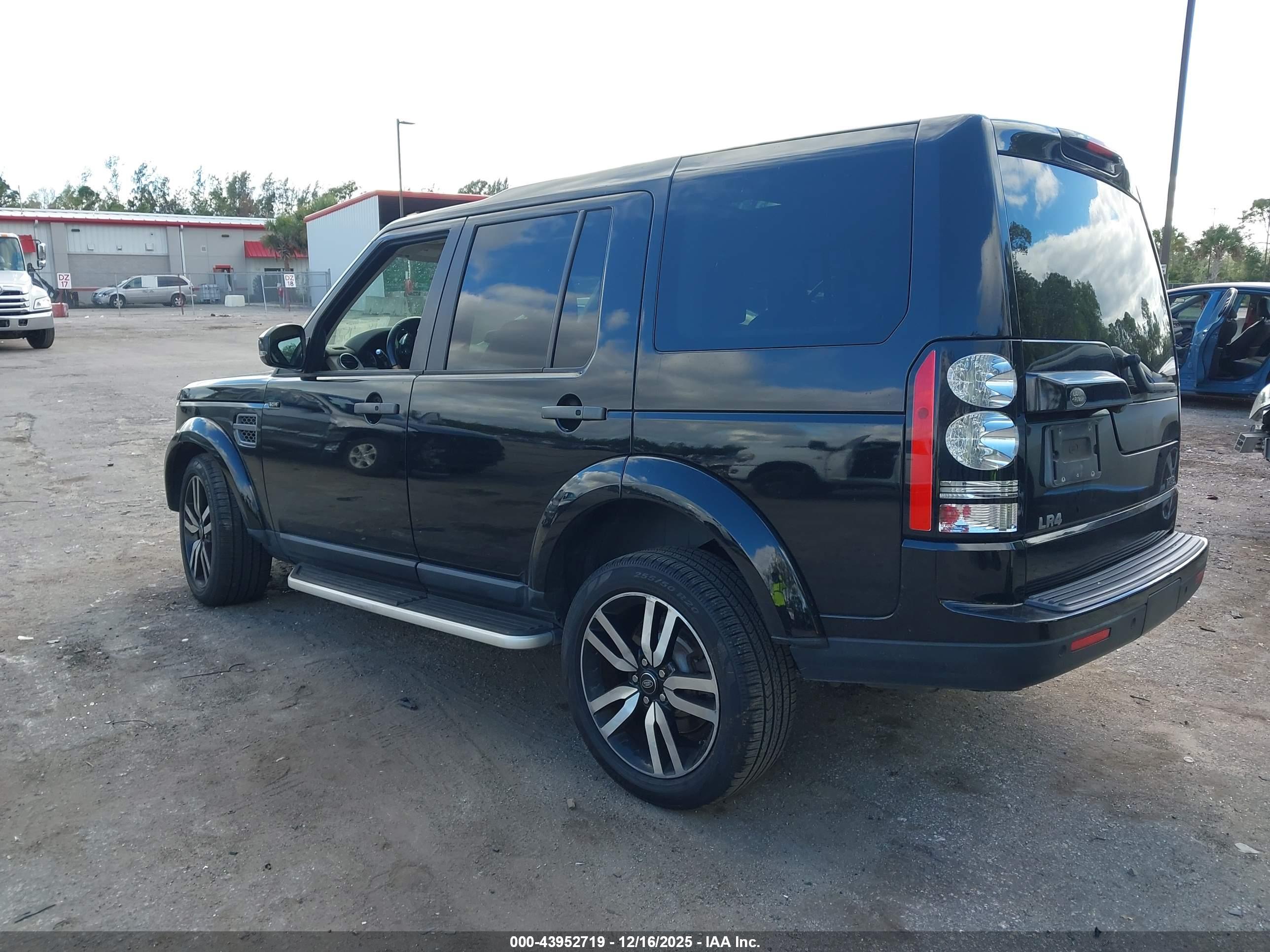 LAND ROVER image 3
