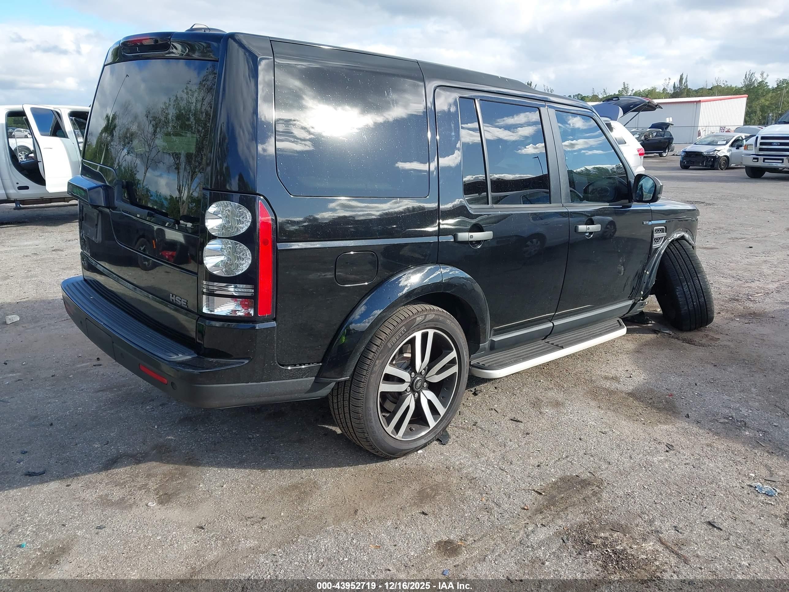LAND ROVER image 4