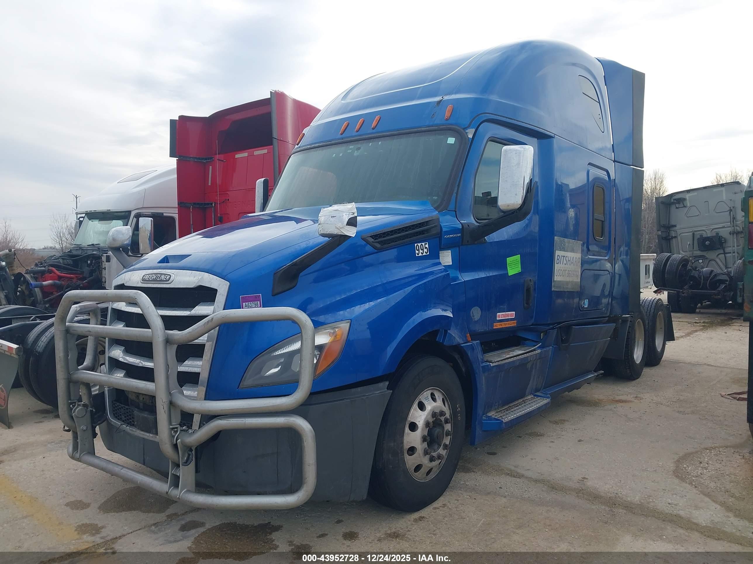 FREIGHTLINER NEW image 2