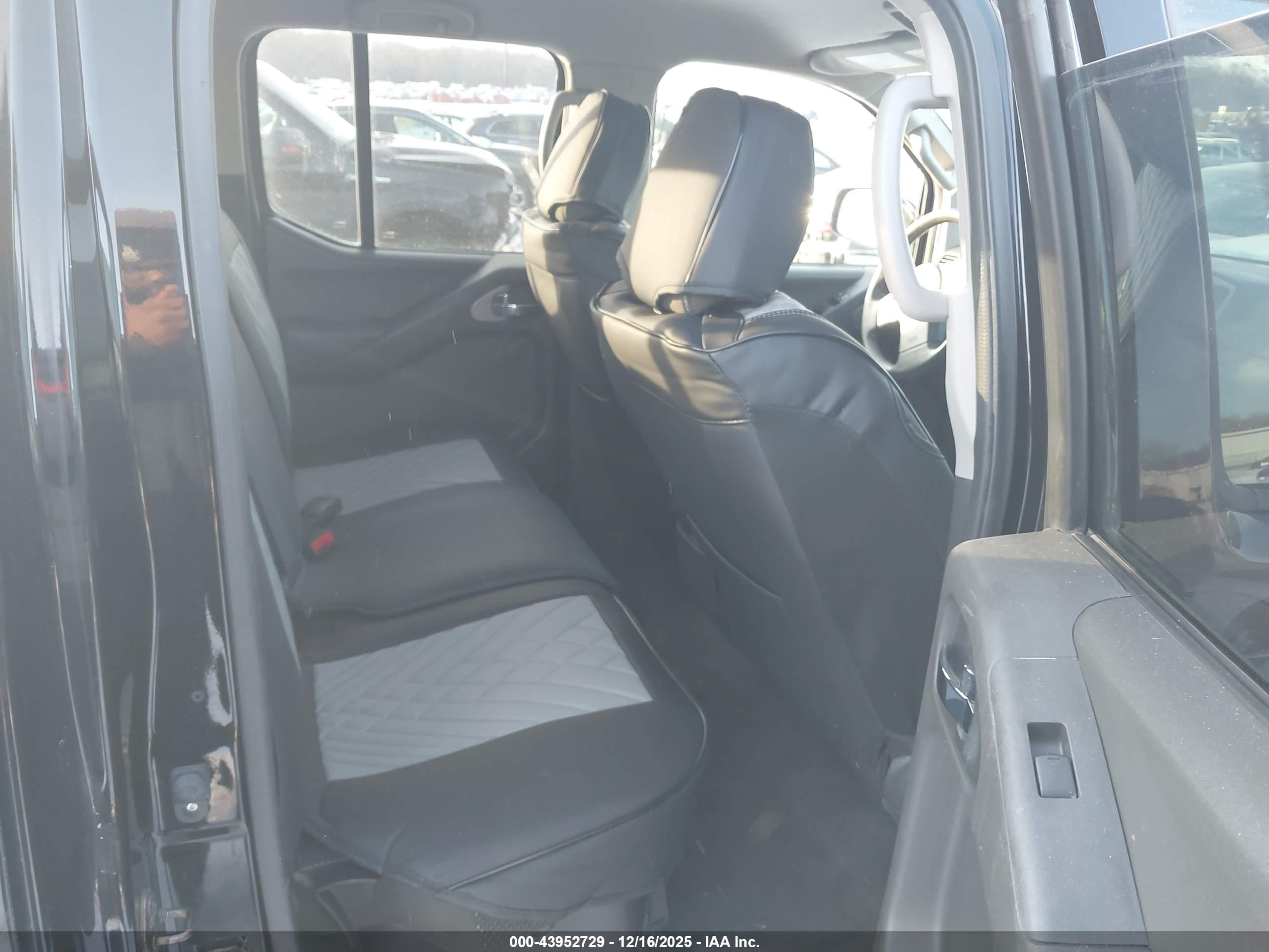 NISSAN FRONTIER image 8