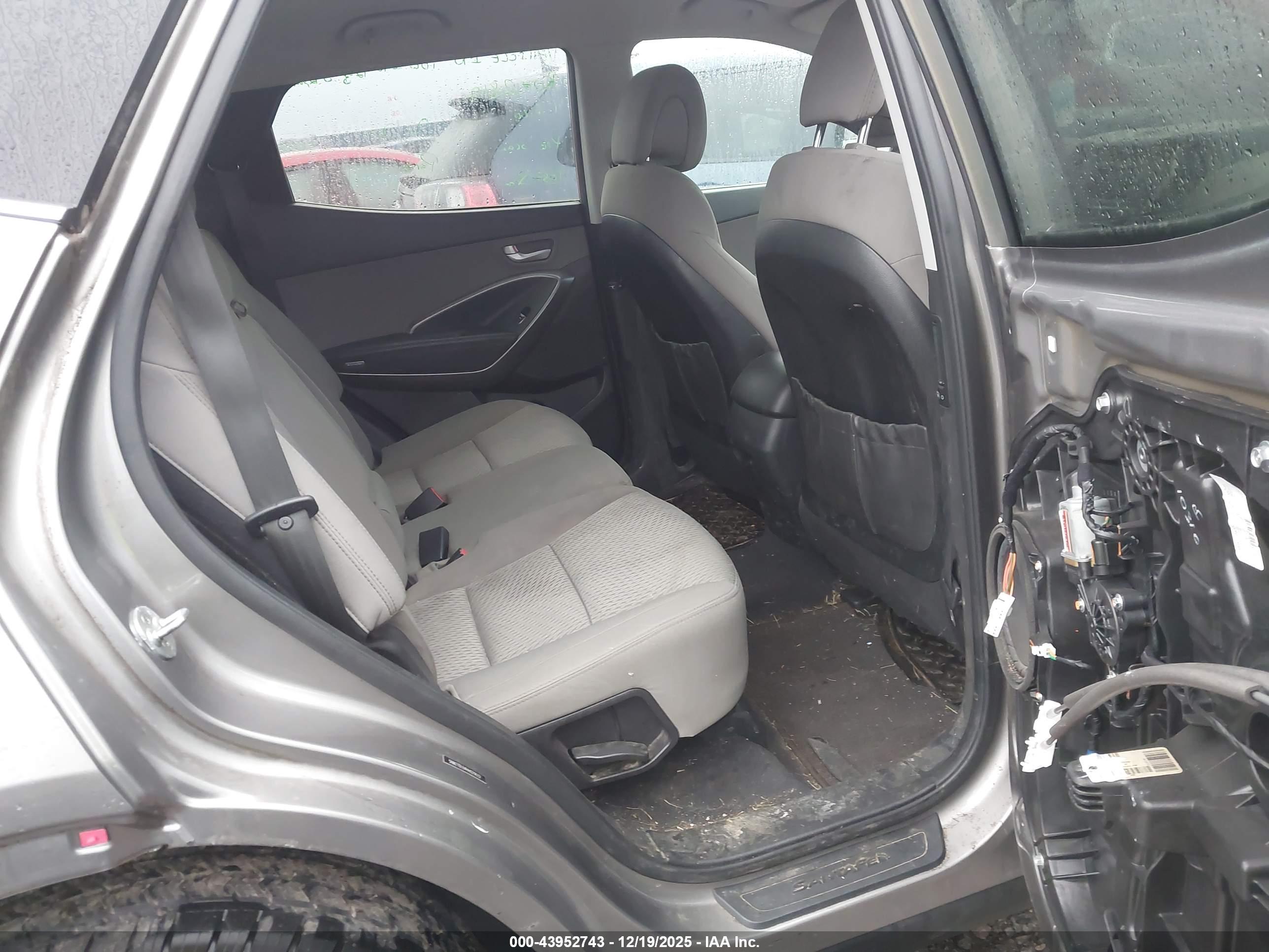 HYUNDAI SANTA image 8
