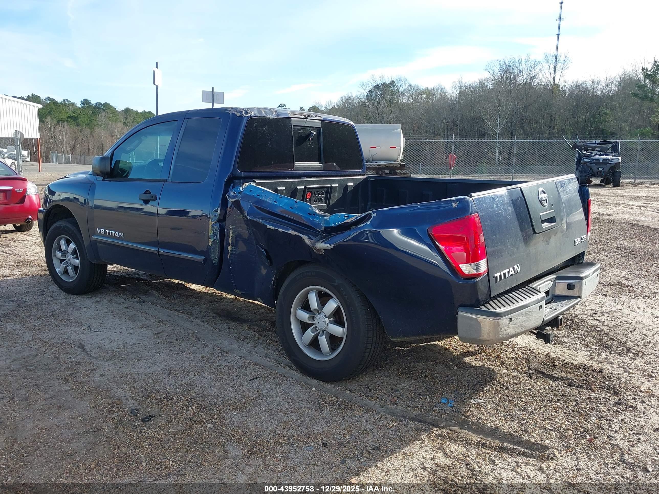 NISSAN TITAN image 3