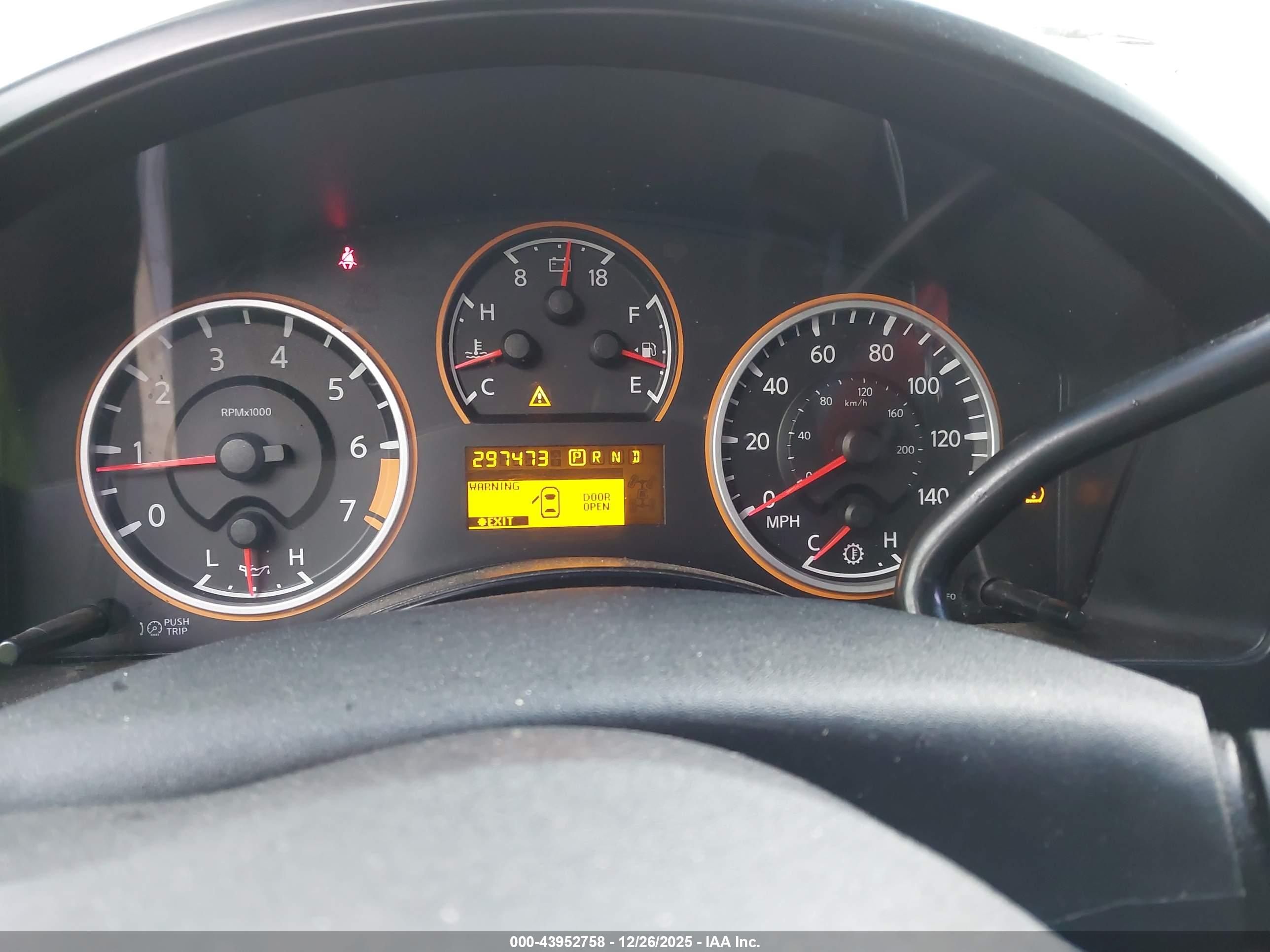 NISSAN TITAN image 7