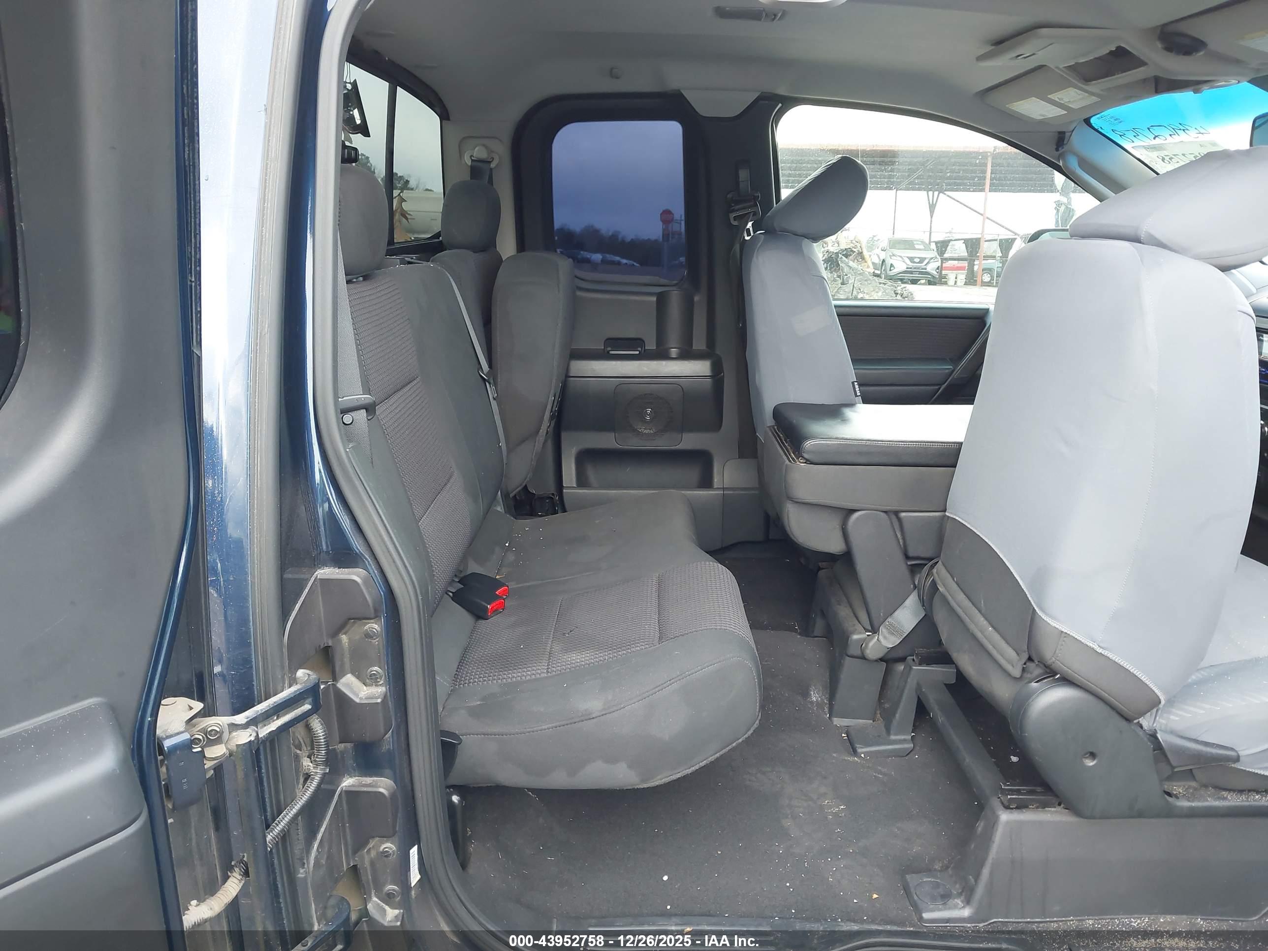 NISSAN TITAN image 8