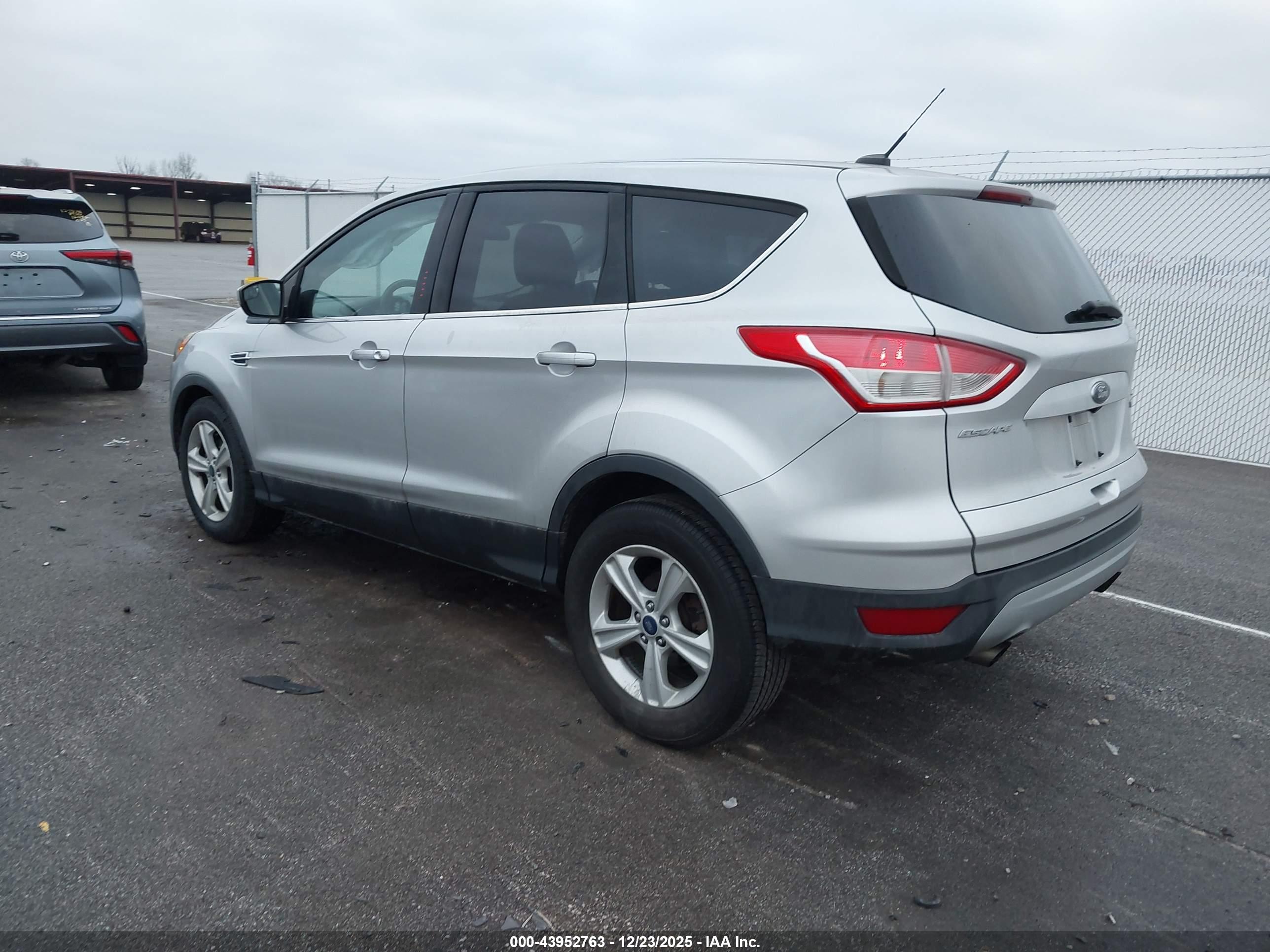 FORD ESCAPE image 3