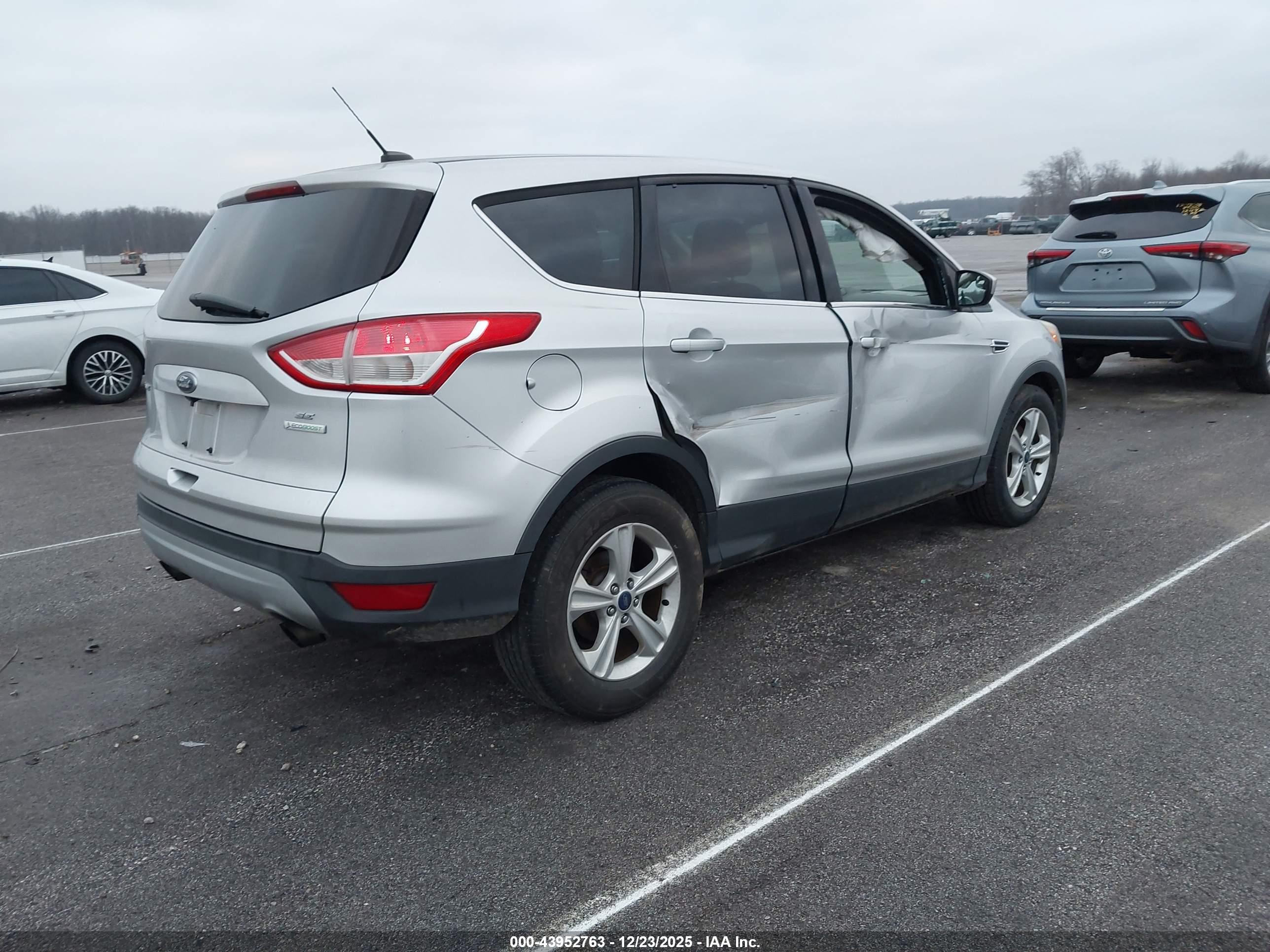 FORD ESCAPE image 4