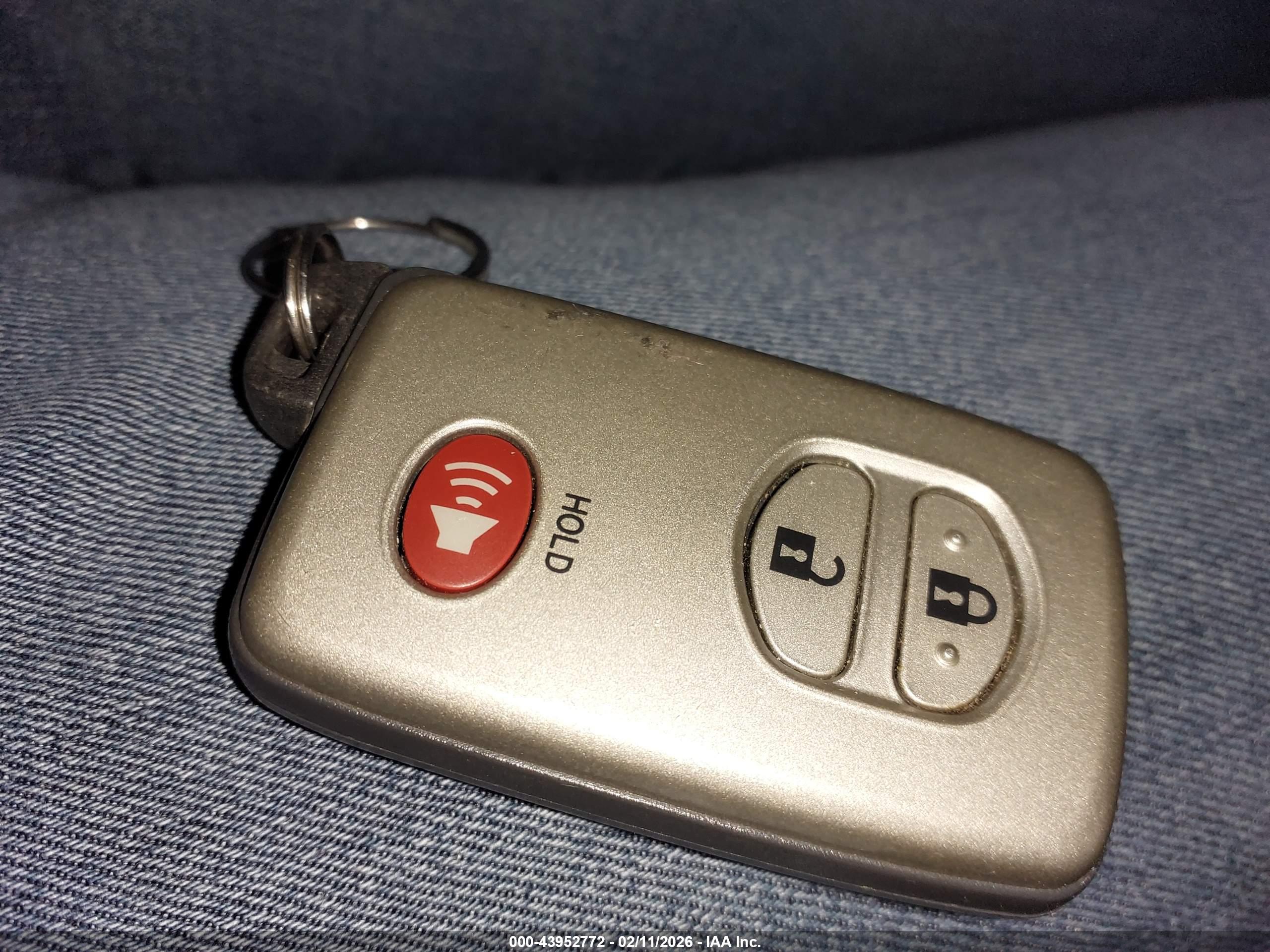 TOYOTA SEQUOIA image 11