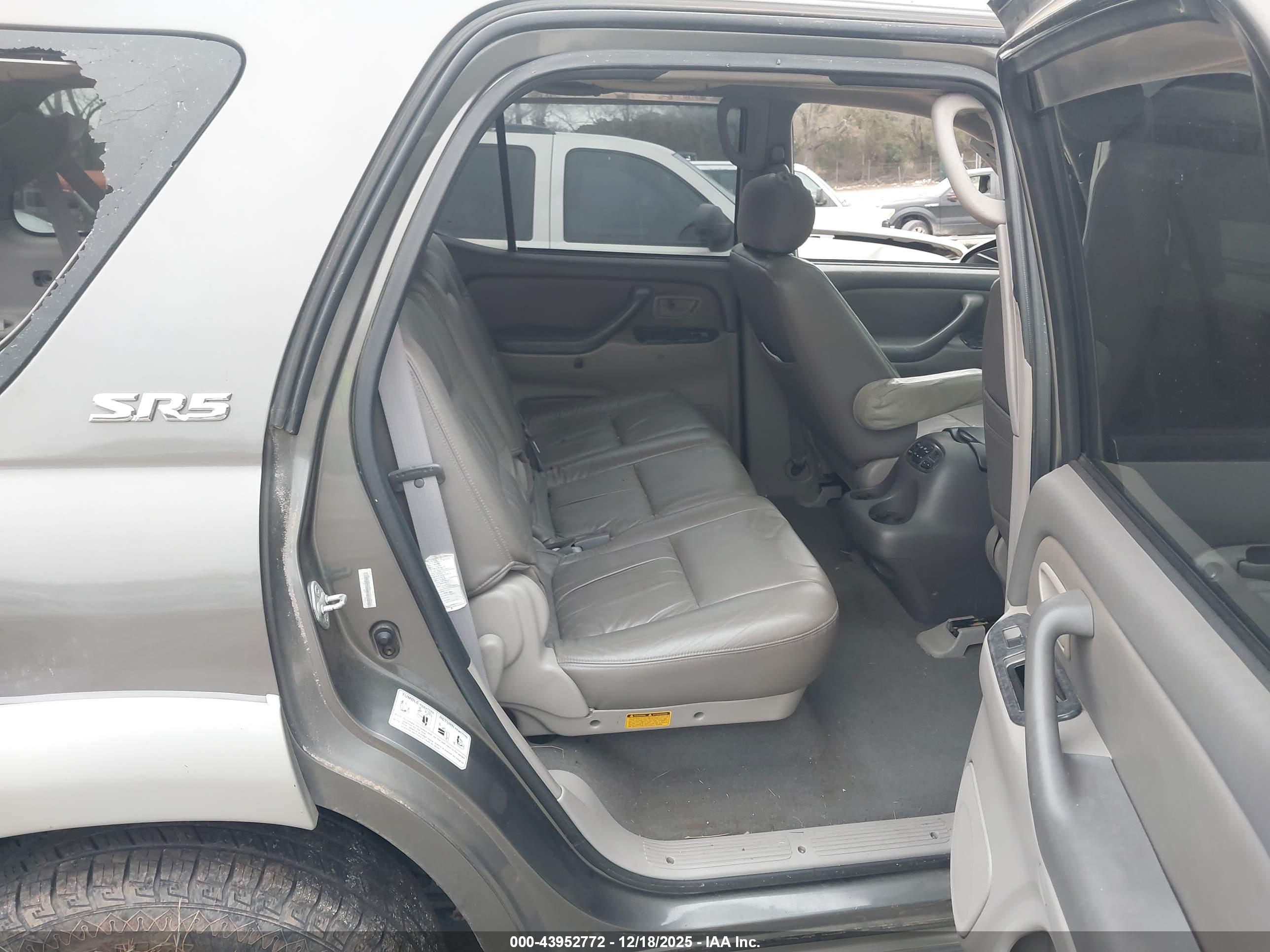 TOYOTA SEQUOIA image 8
