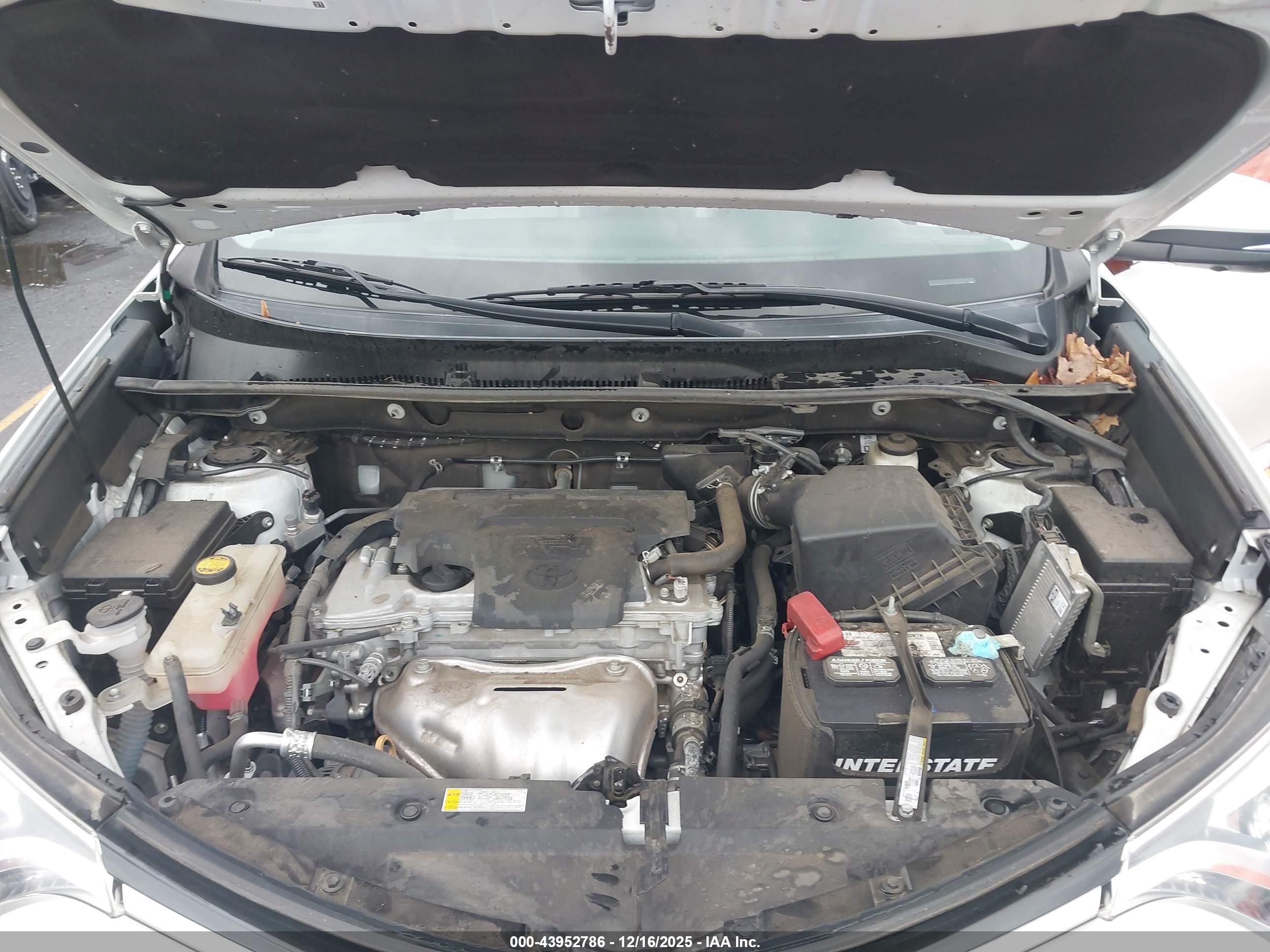 TOYOTA RAV4 image 10