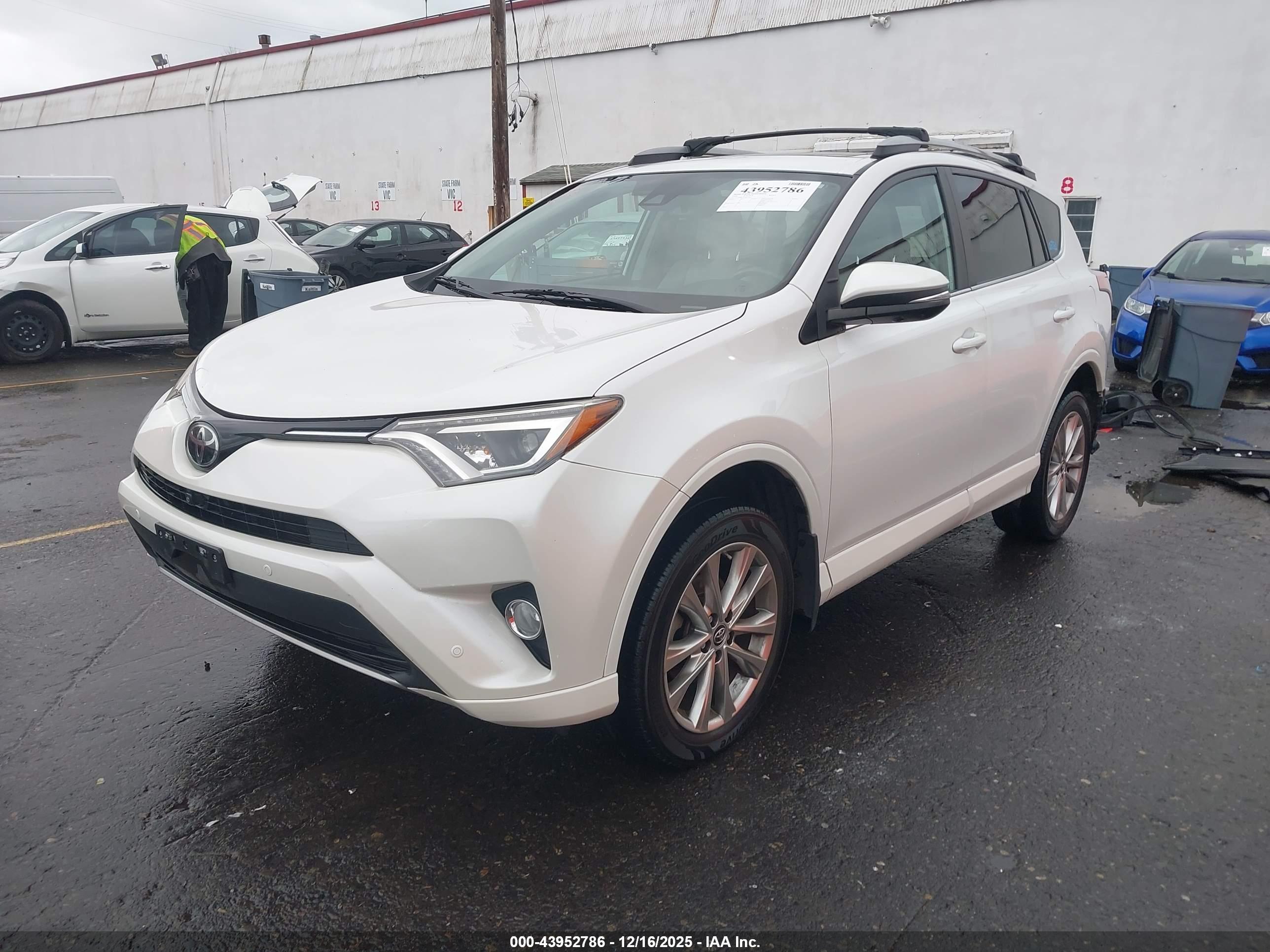 TOYOTA RAV4 image 2