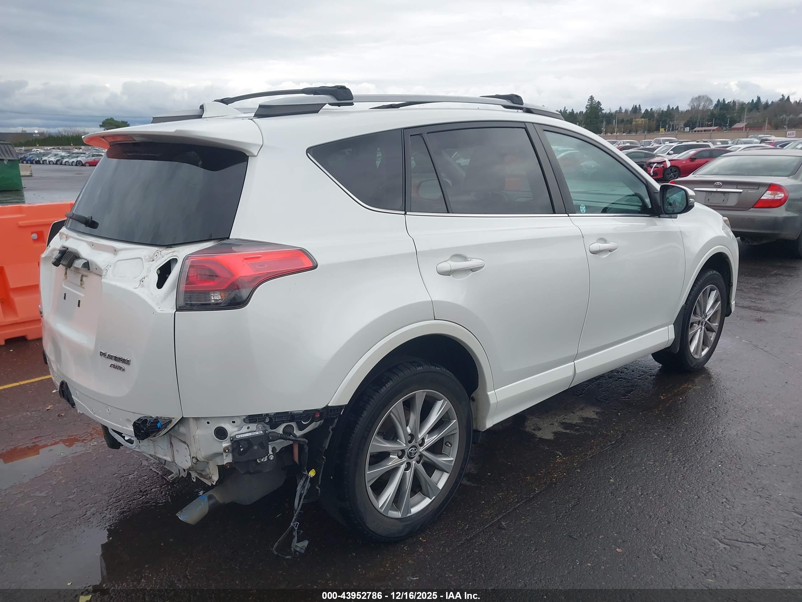 TOYOTA RAV4 image 4