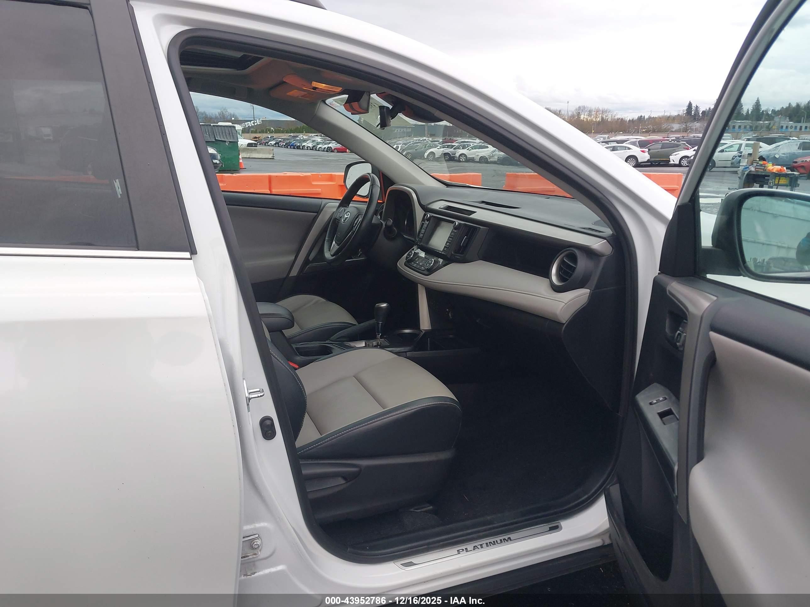 TOYOTA RAV4 image 5