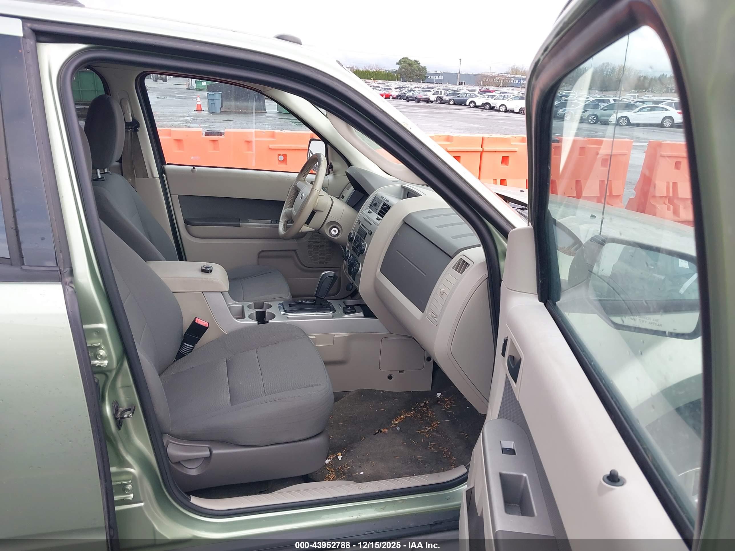 FORD ESCAPE image 5