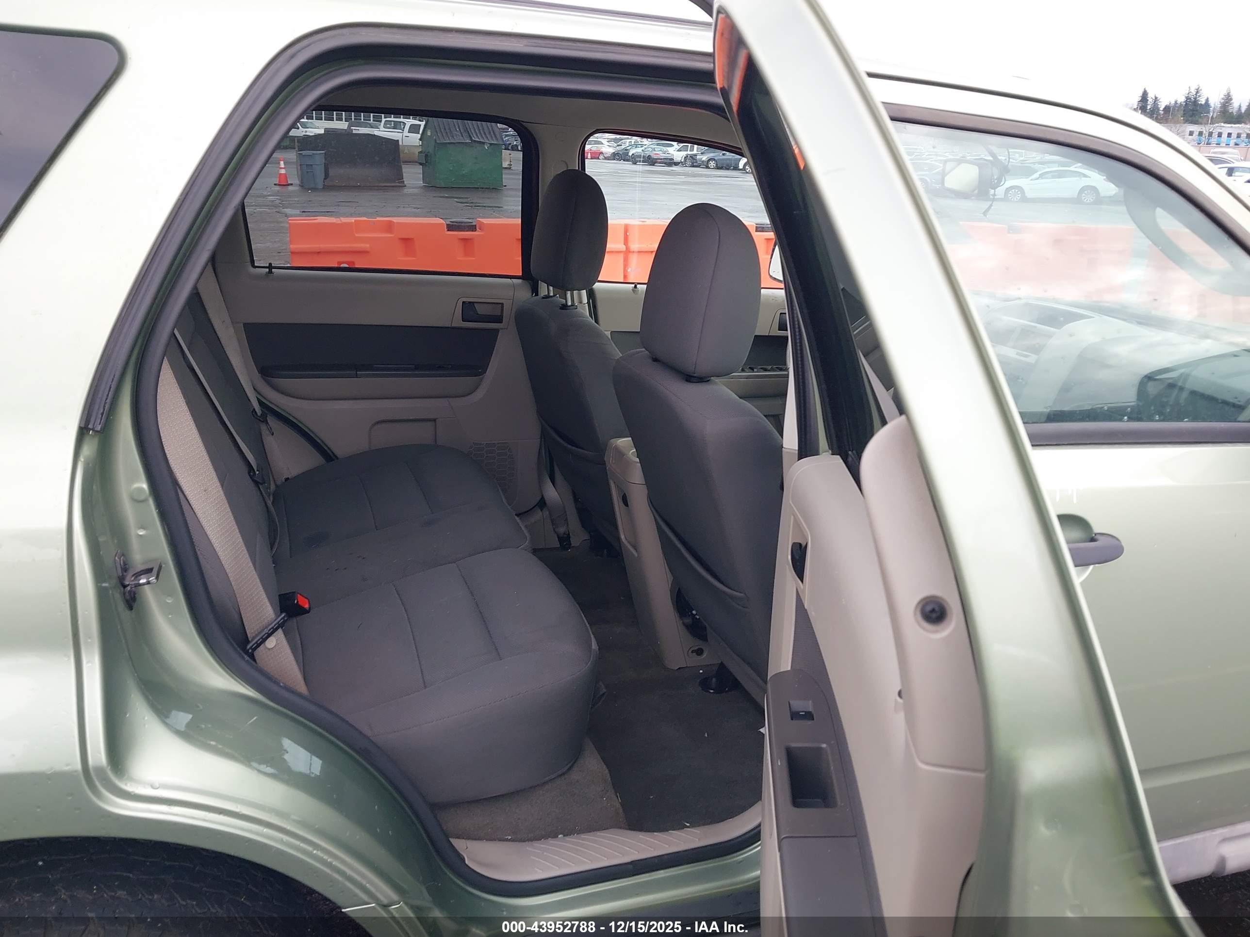 FORD ESCAPE image 8