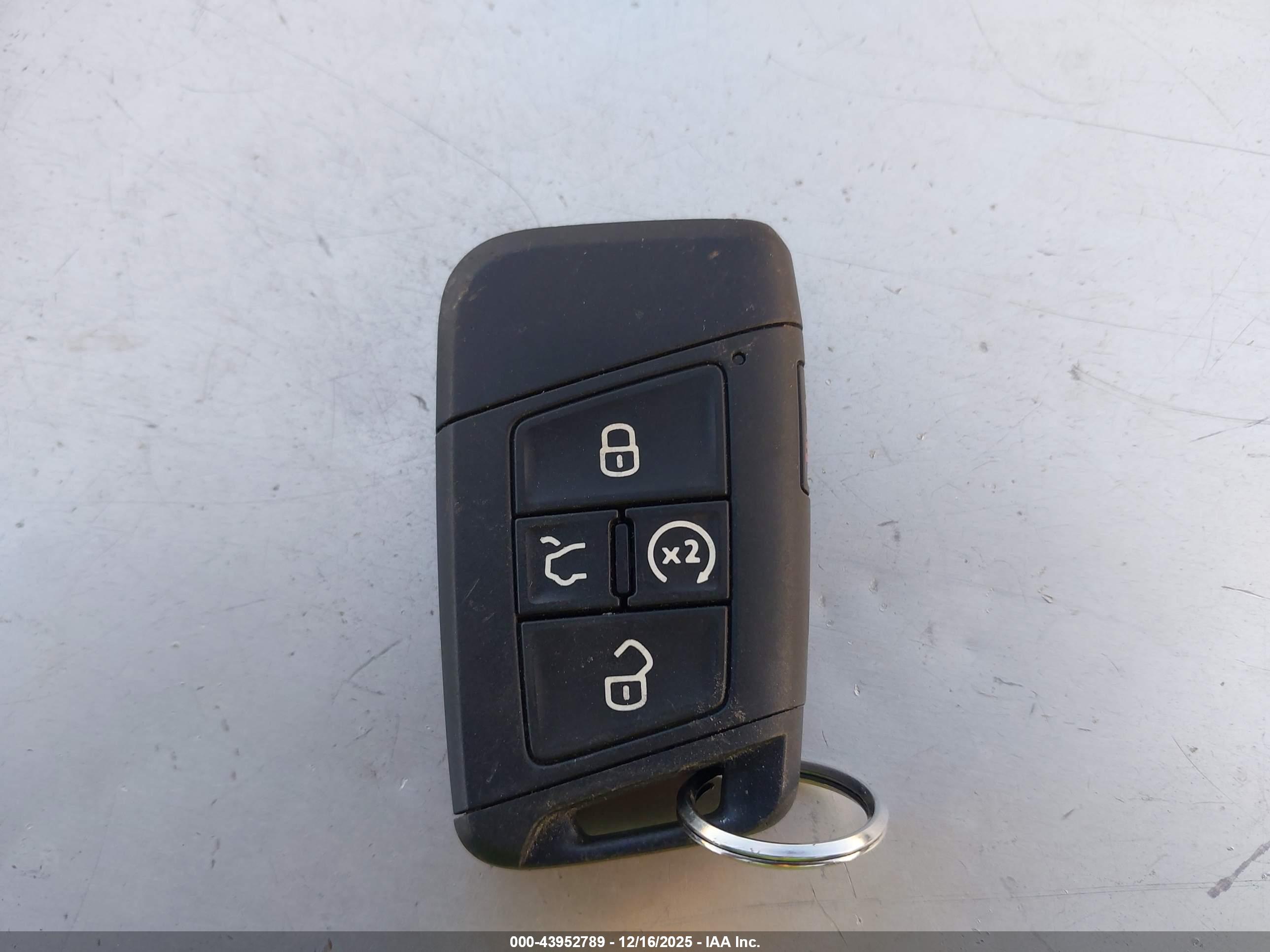 VOLKSWAGEN TAOS image 11