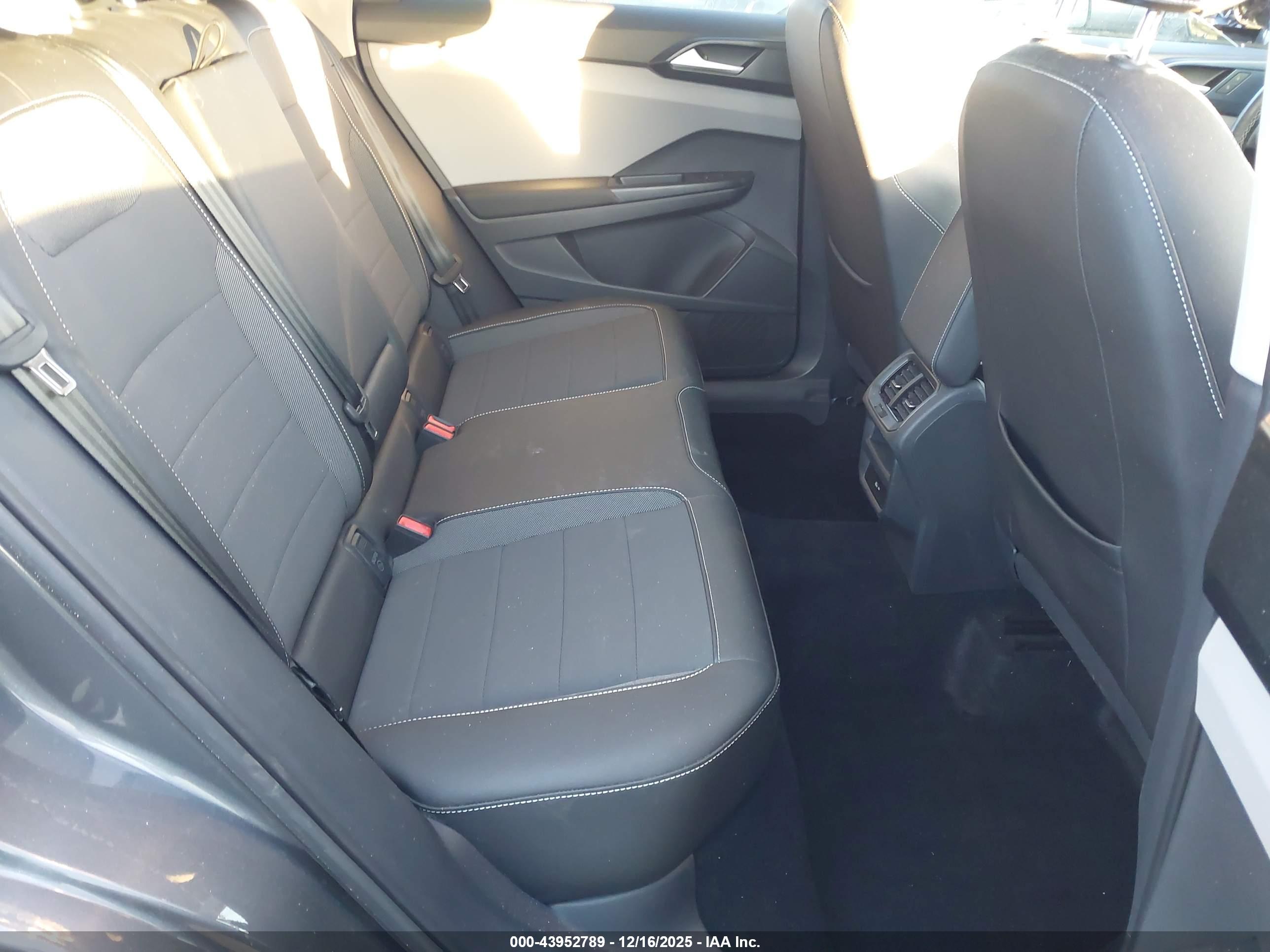 VOLKSWAGEN TAOS image 8